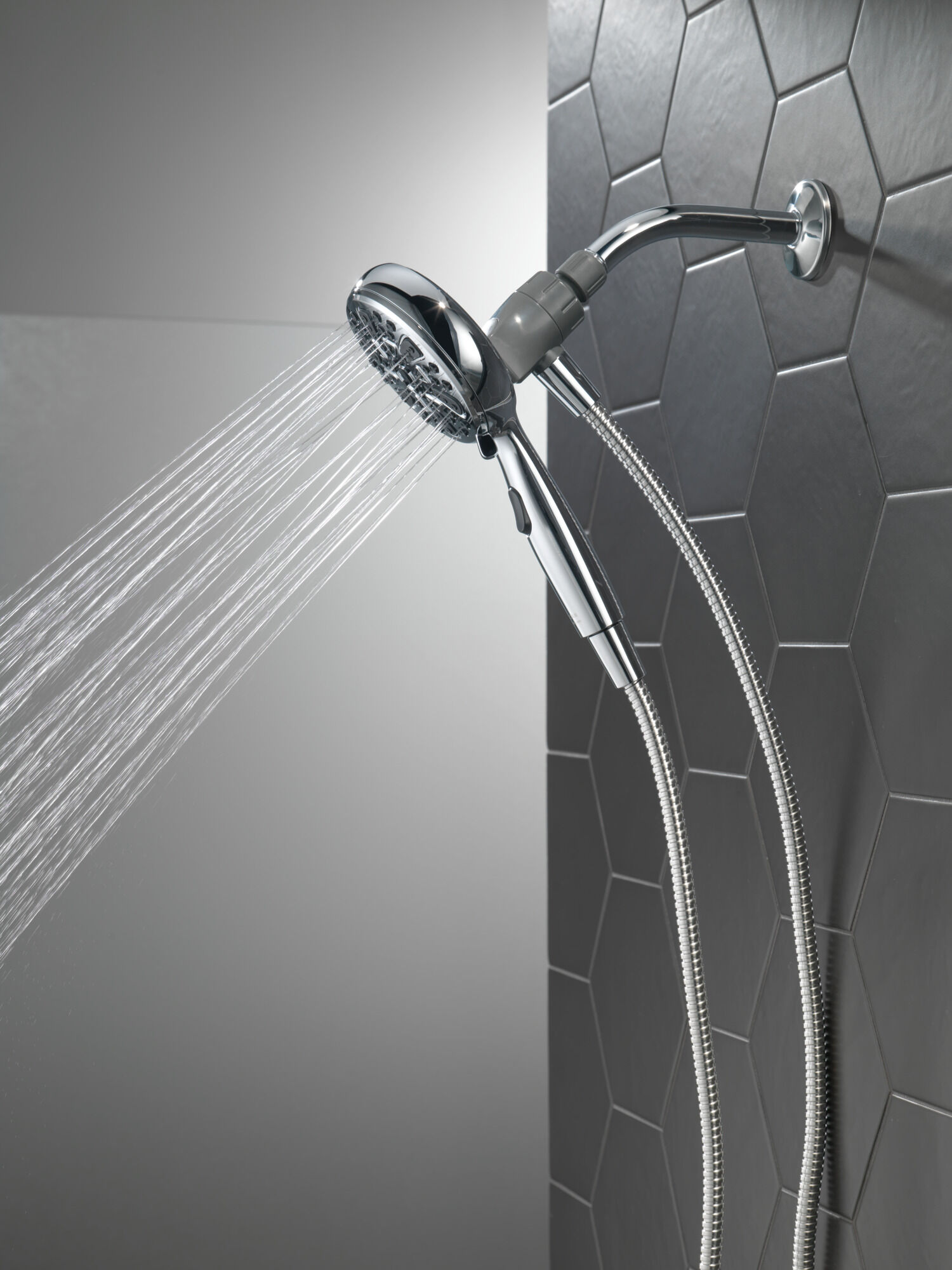 6-Setting SureDock® Magnetic Hand Shower in Chrome 75609 | Delta