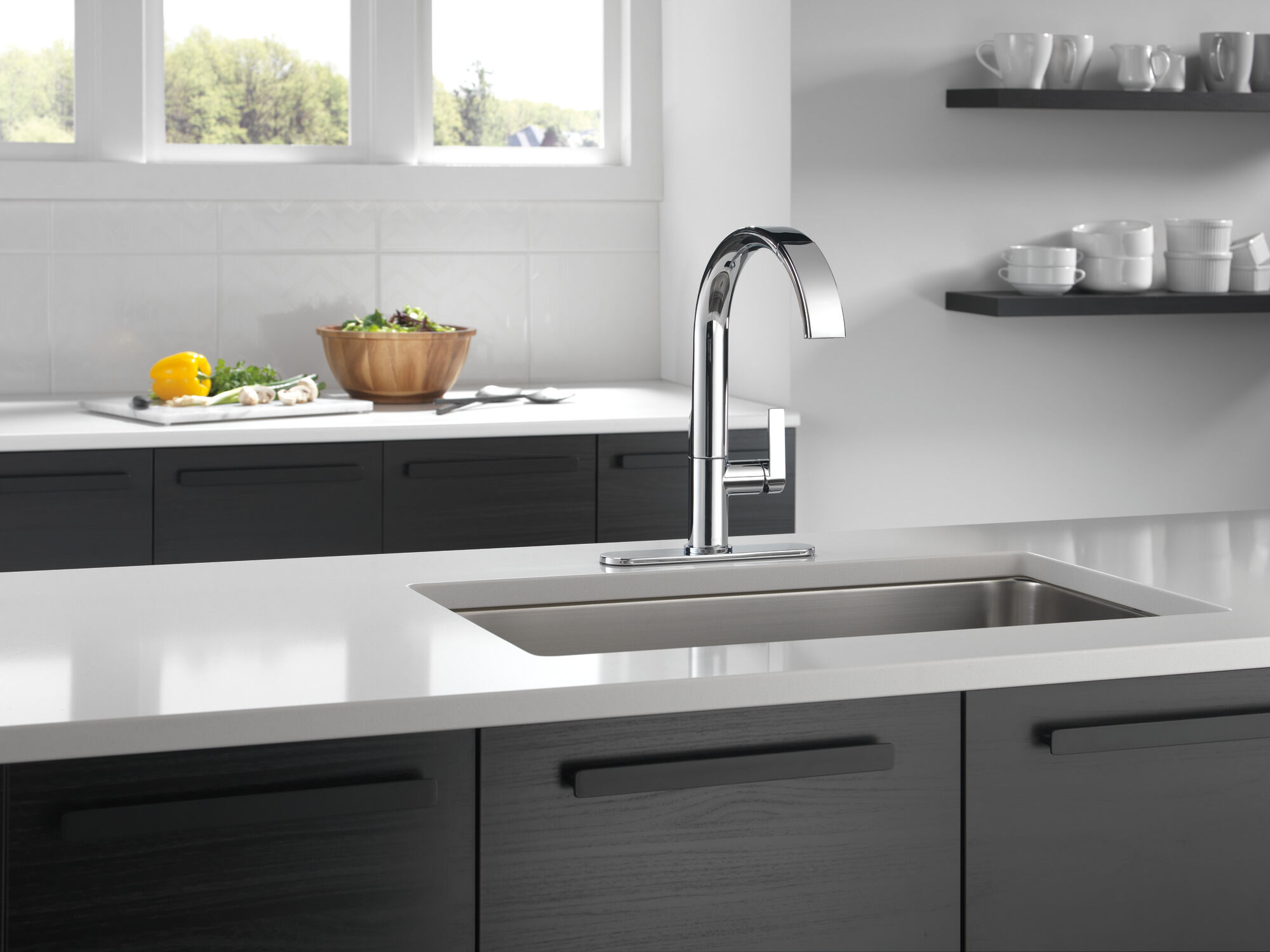 Single-Handle Pull-Down Kitchen Faucet in Chrome 19824LF | Delta