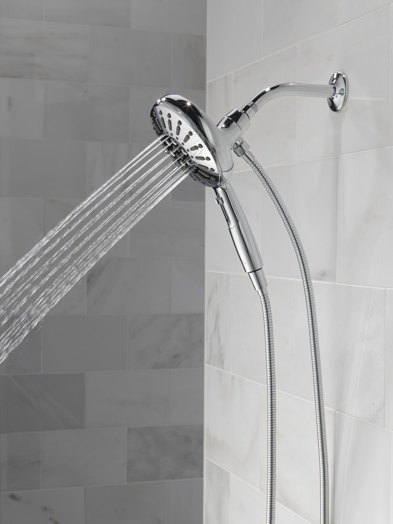7-Setting SureDock&reg; Magnetic Hand Shower