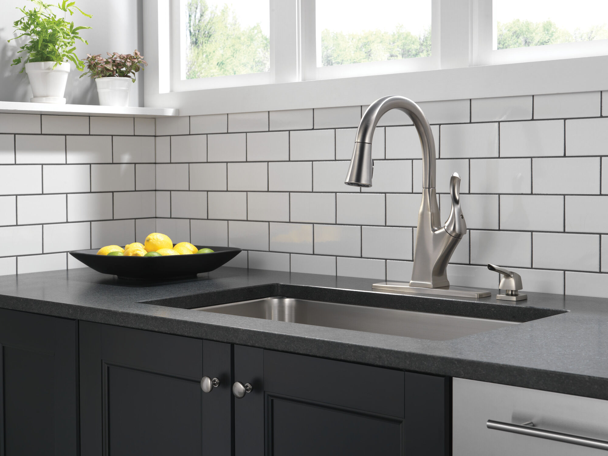 Single Handle Pulldown Kitchen Faucet with ShieldSpray® Technology