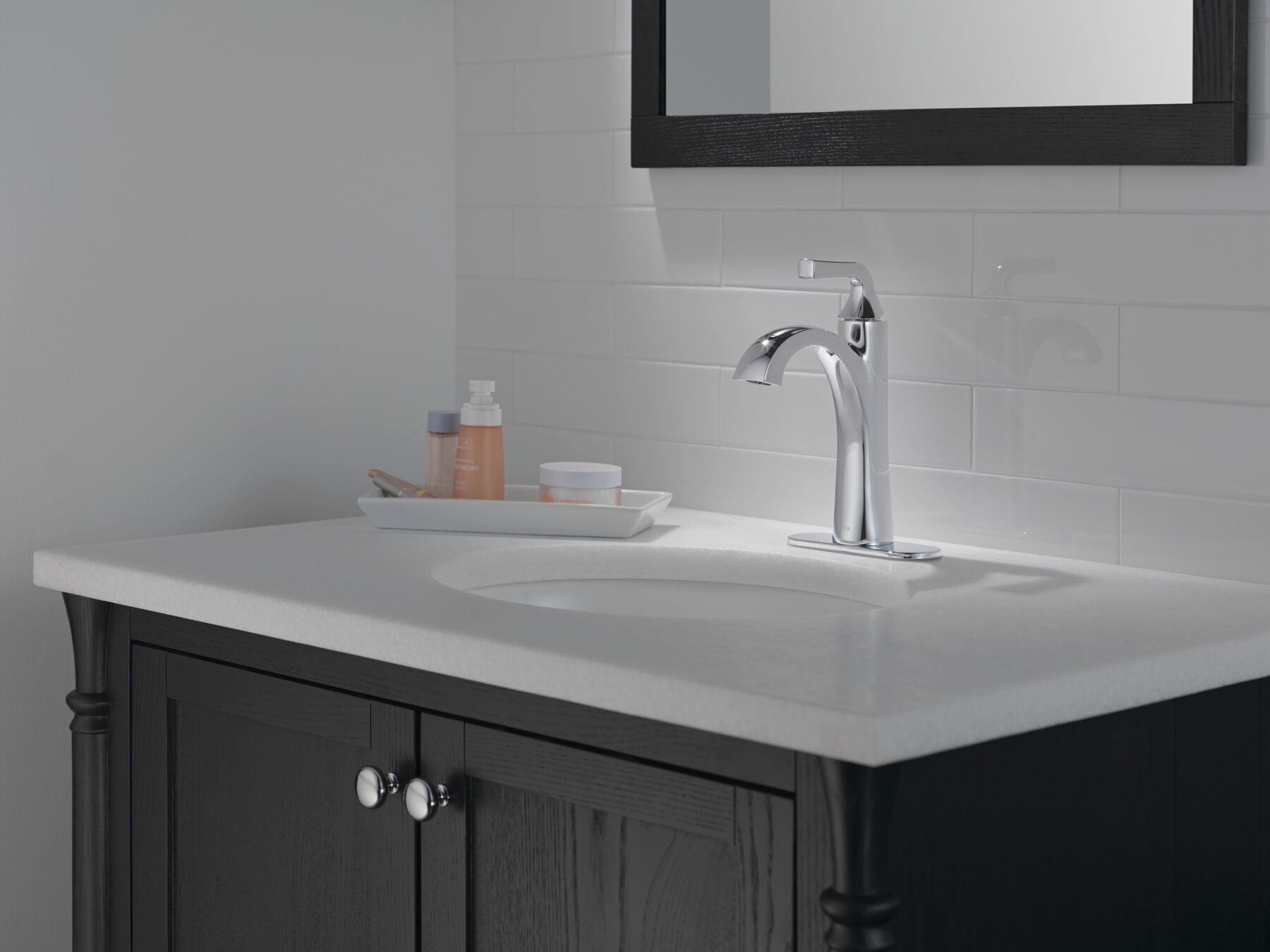 Single Handle Bathroom Faucet in Chrome 15828LF — thumbnail 3