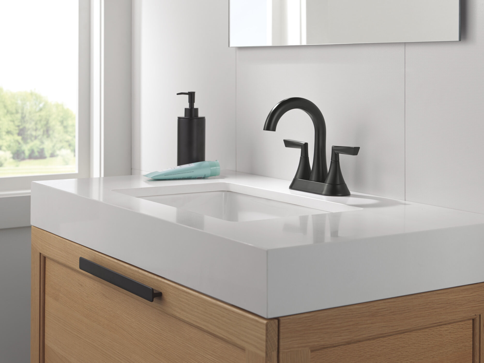 Two Handle Centerset Bathroom Faucet in Matte Black 25874LF-BL