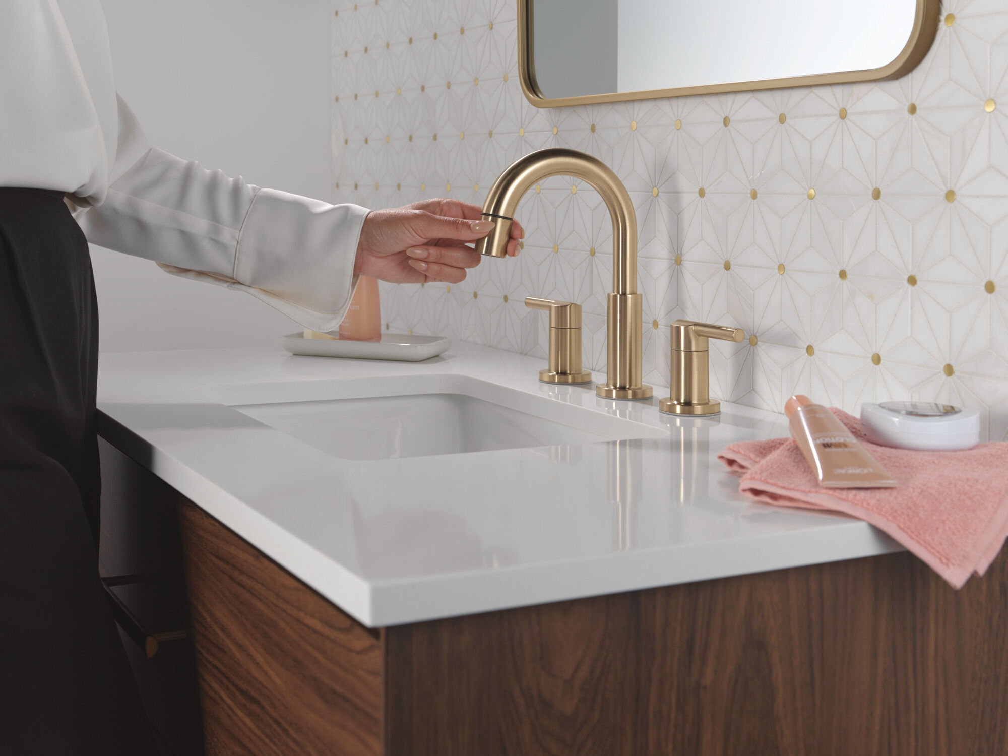 Two Handle Widespread Pull-Down Bathroom Faucet in Champagne