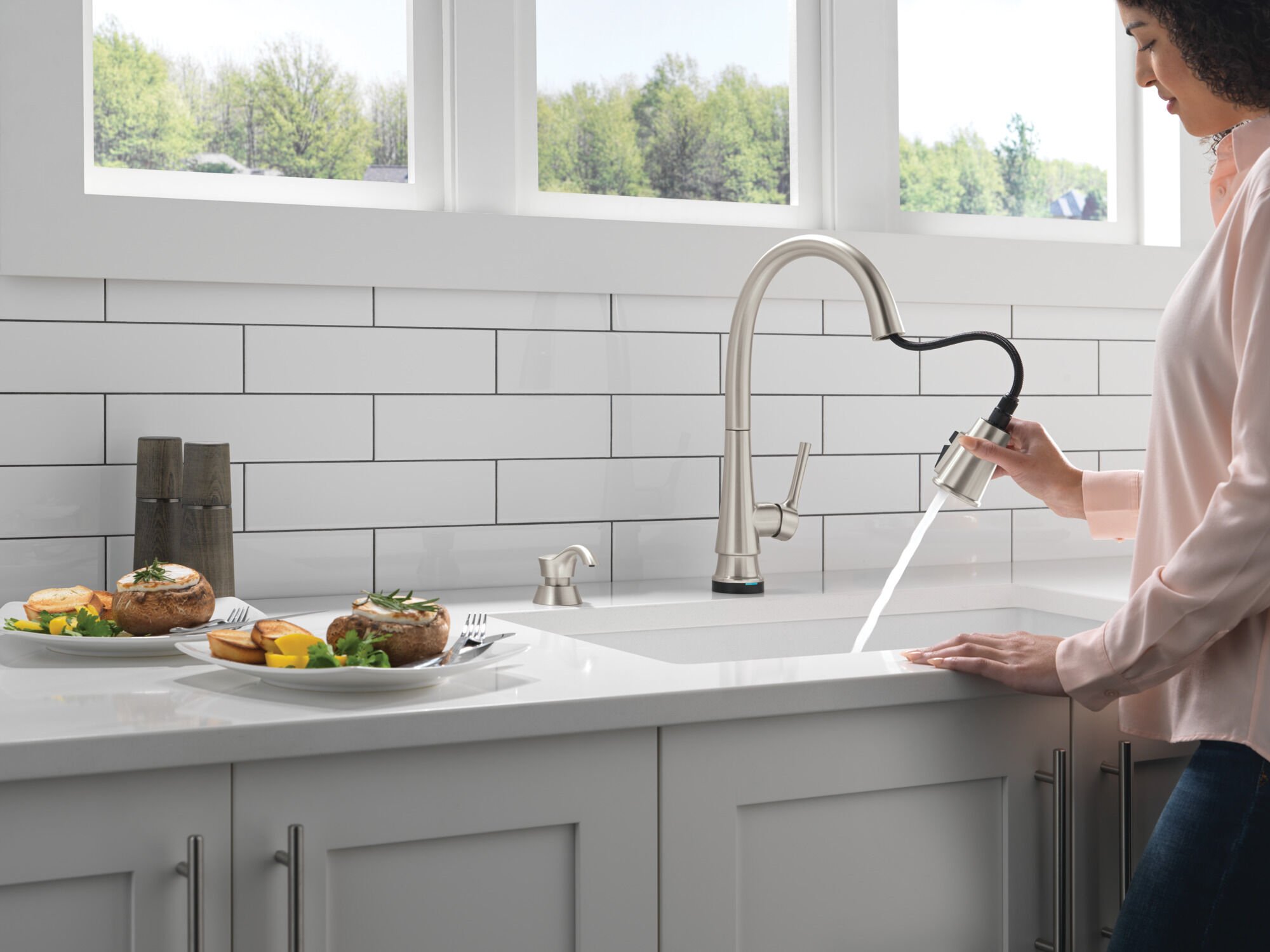 Single Handle Pull-Down Touch2O® Technology Kitchen Faucet with