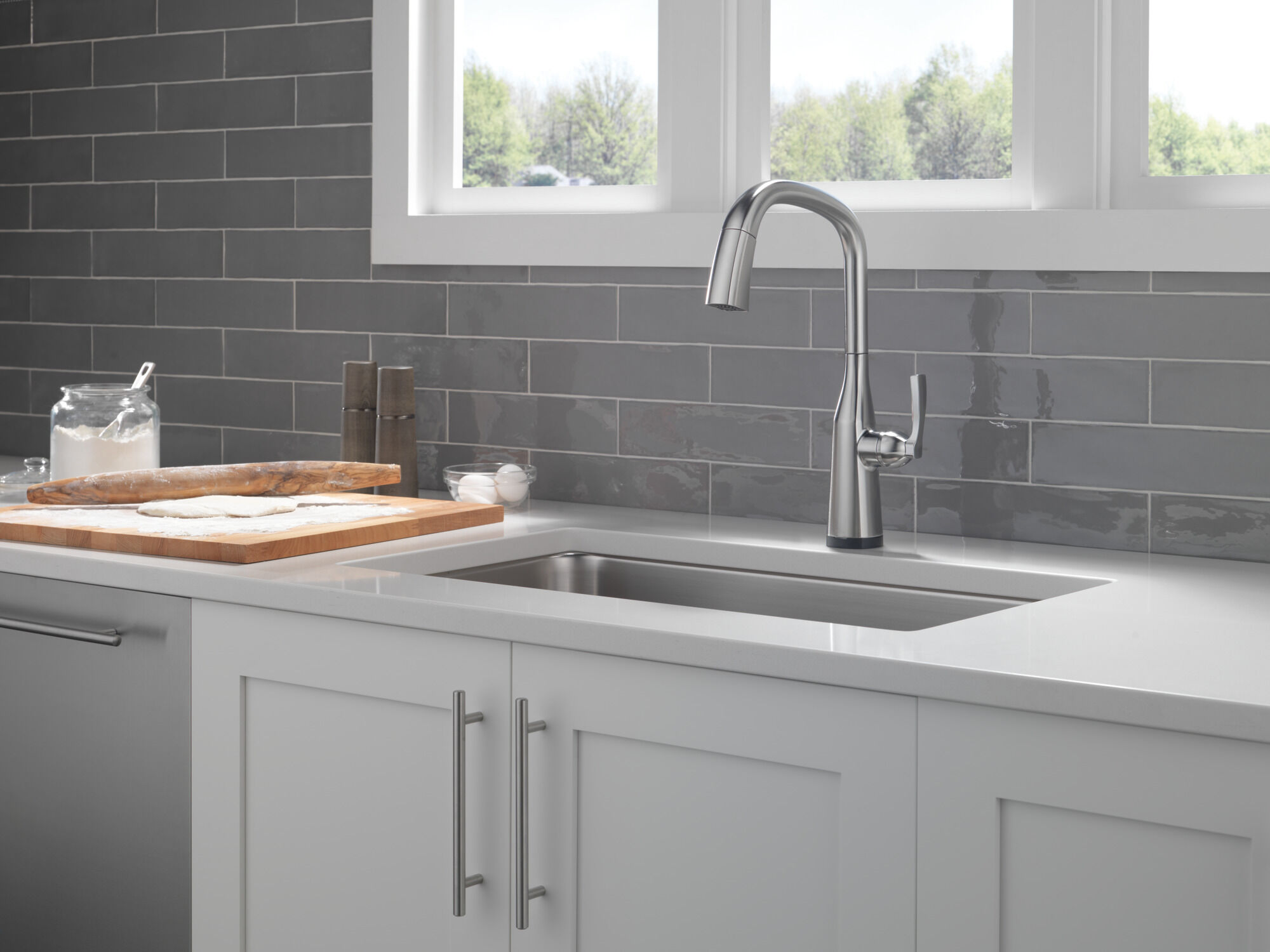 Touch2O® Pull-Down Kitchen 1L w/ Voice in Lumicoat® Arctic