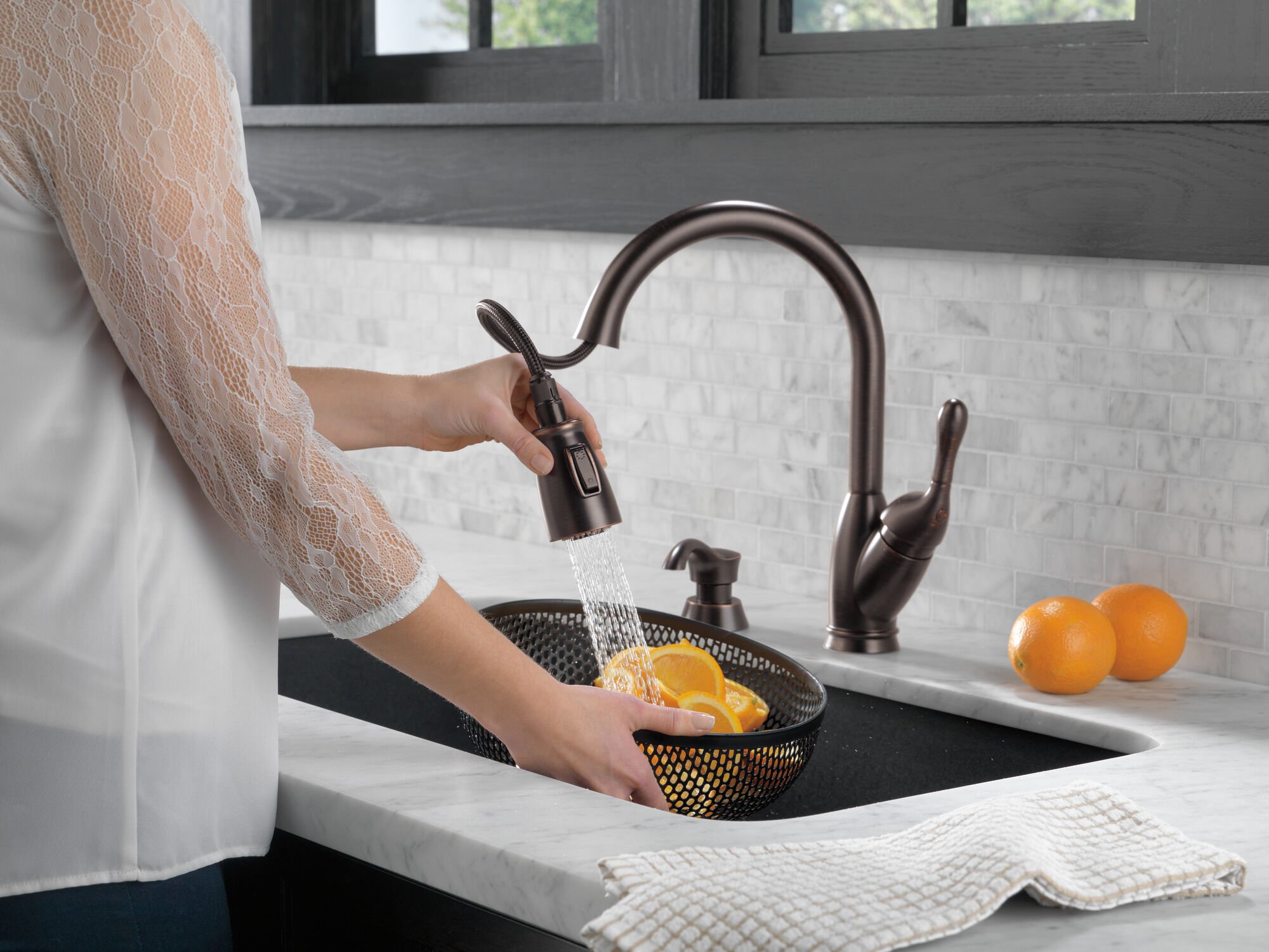 Single Handle Pull-Down Kitchen Faucet in Venetian Bronze 19939Z