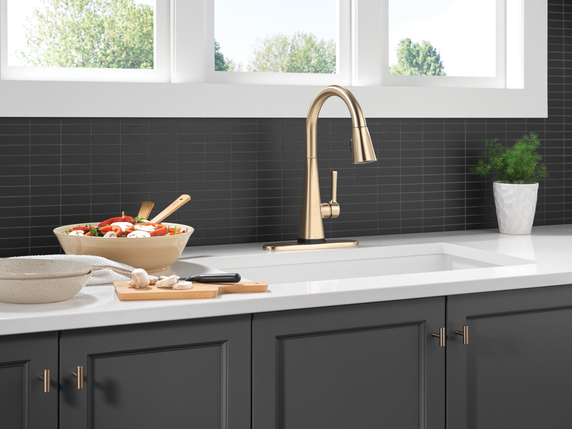 Single-Handle Pull-Down Kitchen Faucet with Touch2O® Technology in