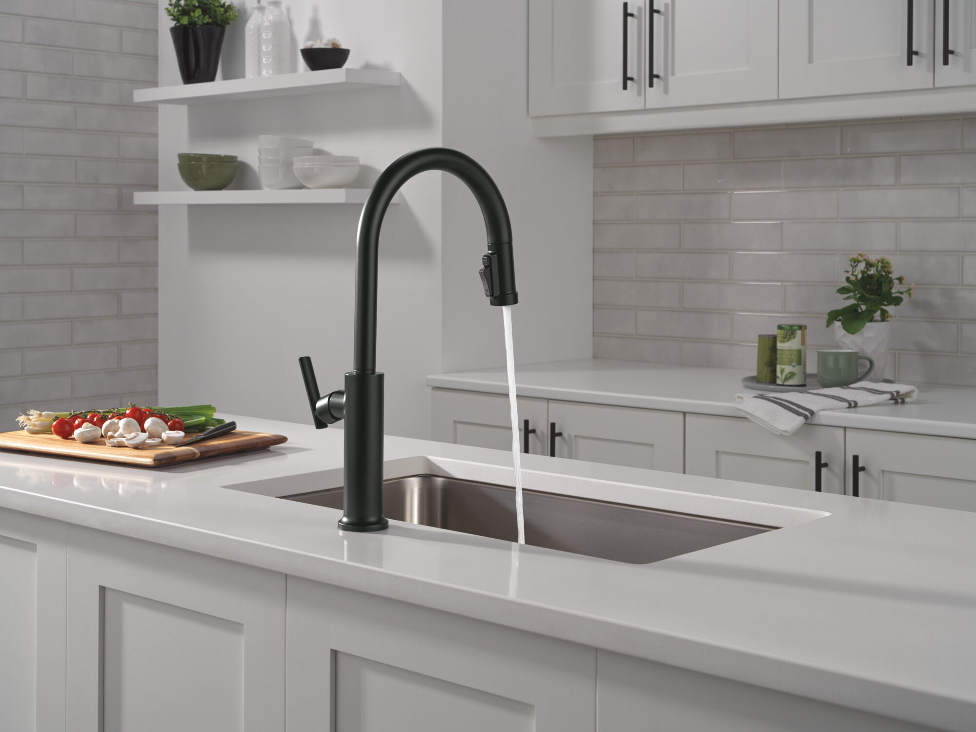 Single Handle Pull-Down Kitchen Faucet in Matte Black 9186-BL-DST
