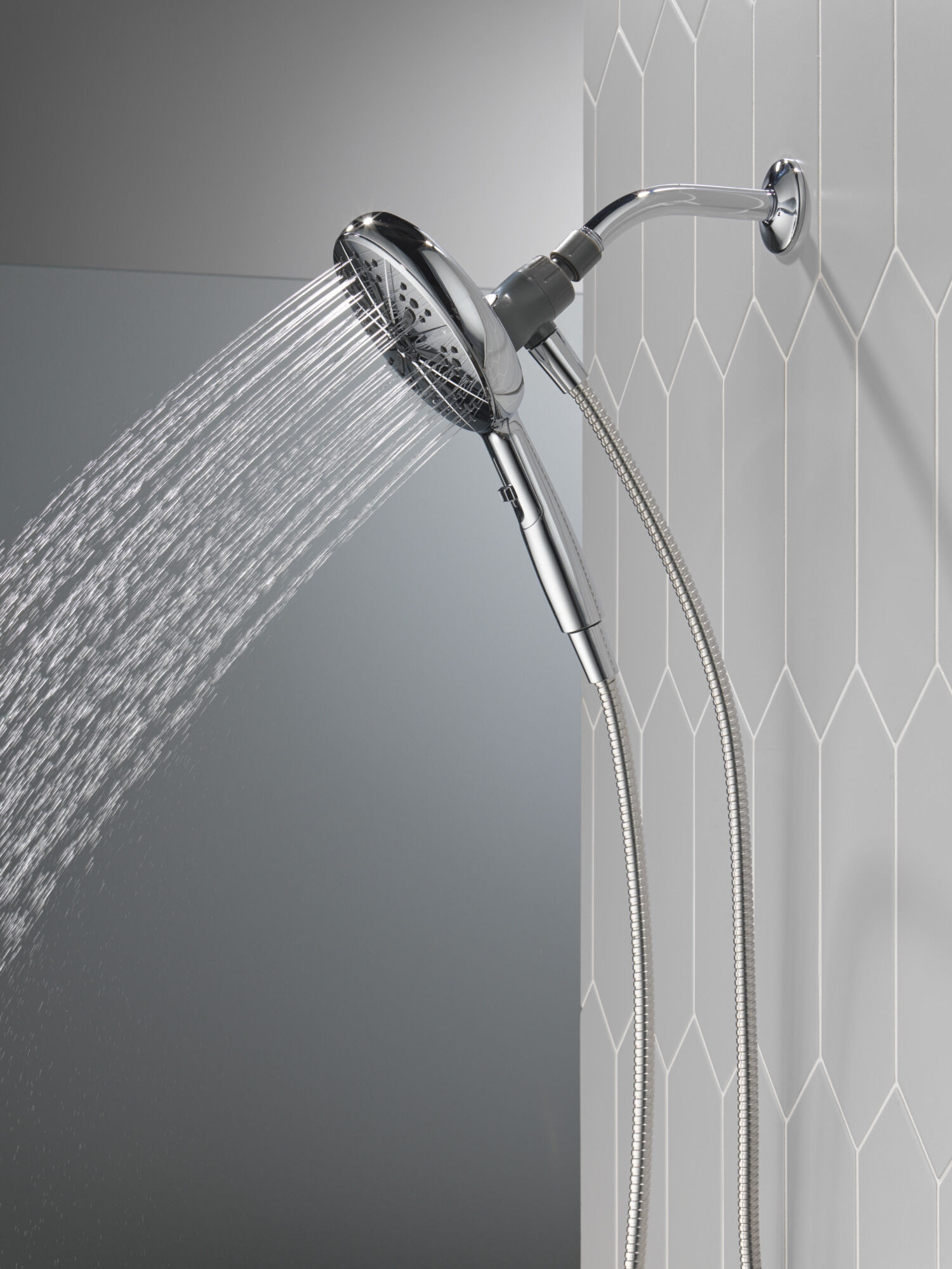 6-Setting SureDock® Magnetic Hand Shower in Chrome 75613 | Delta