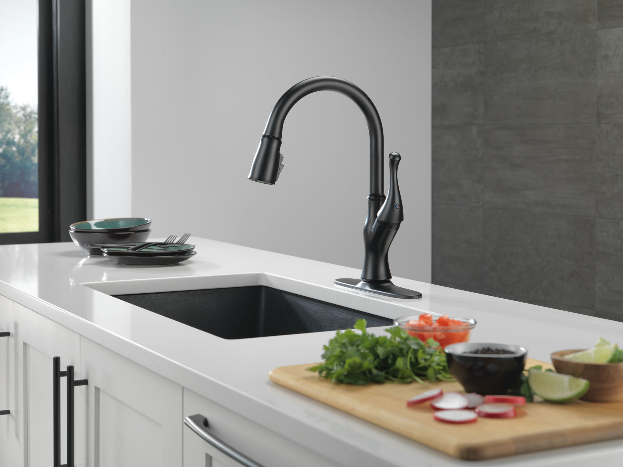 Single-Handle Pull-Down Kitchen Faucet in Matte Black 19888Z-BL