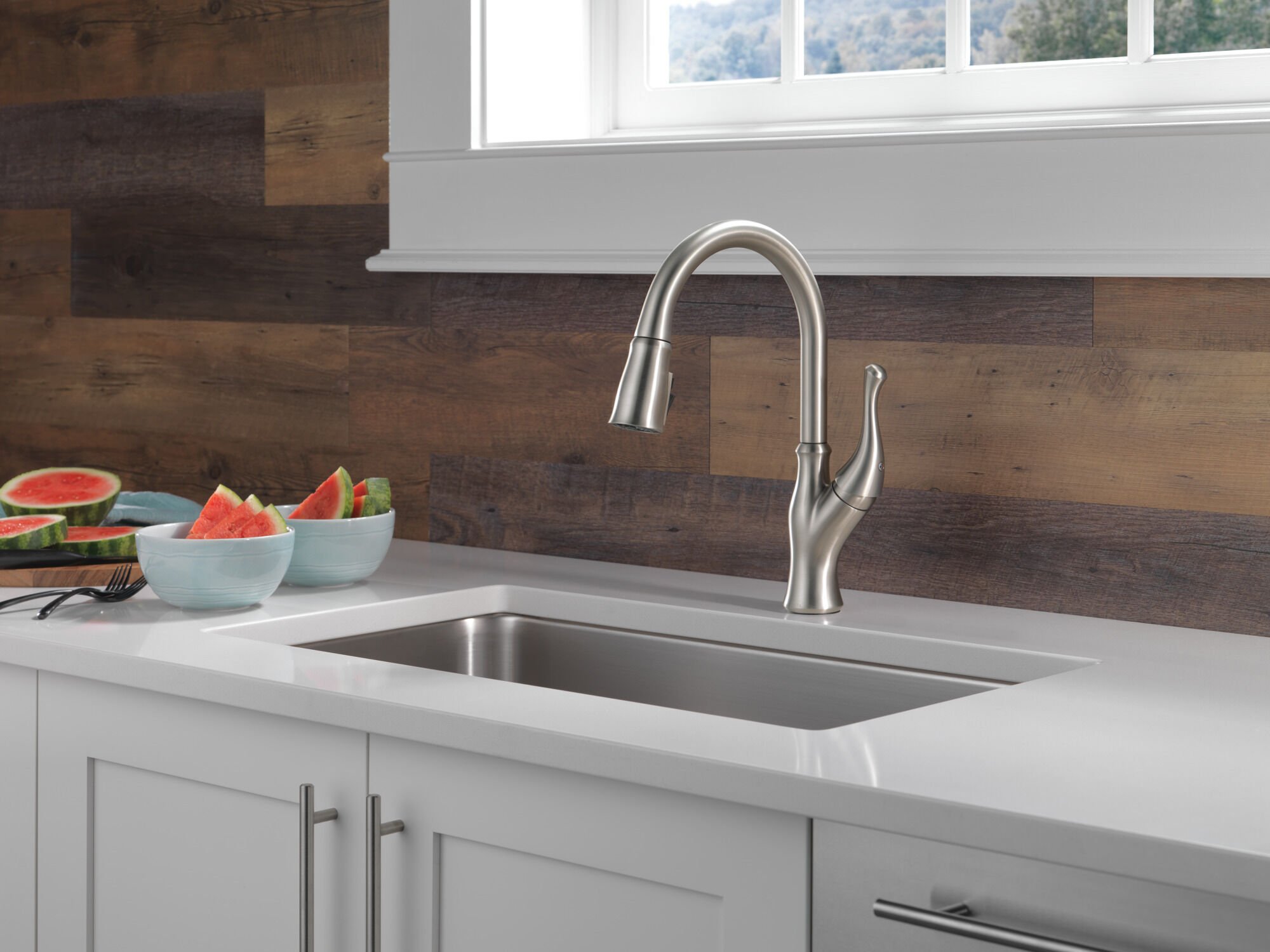 Single-Handle Pull-Down Kitchen Faucet in Spotshield Stainless