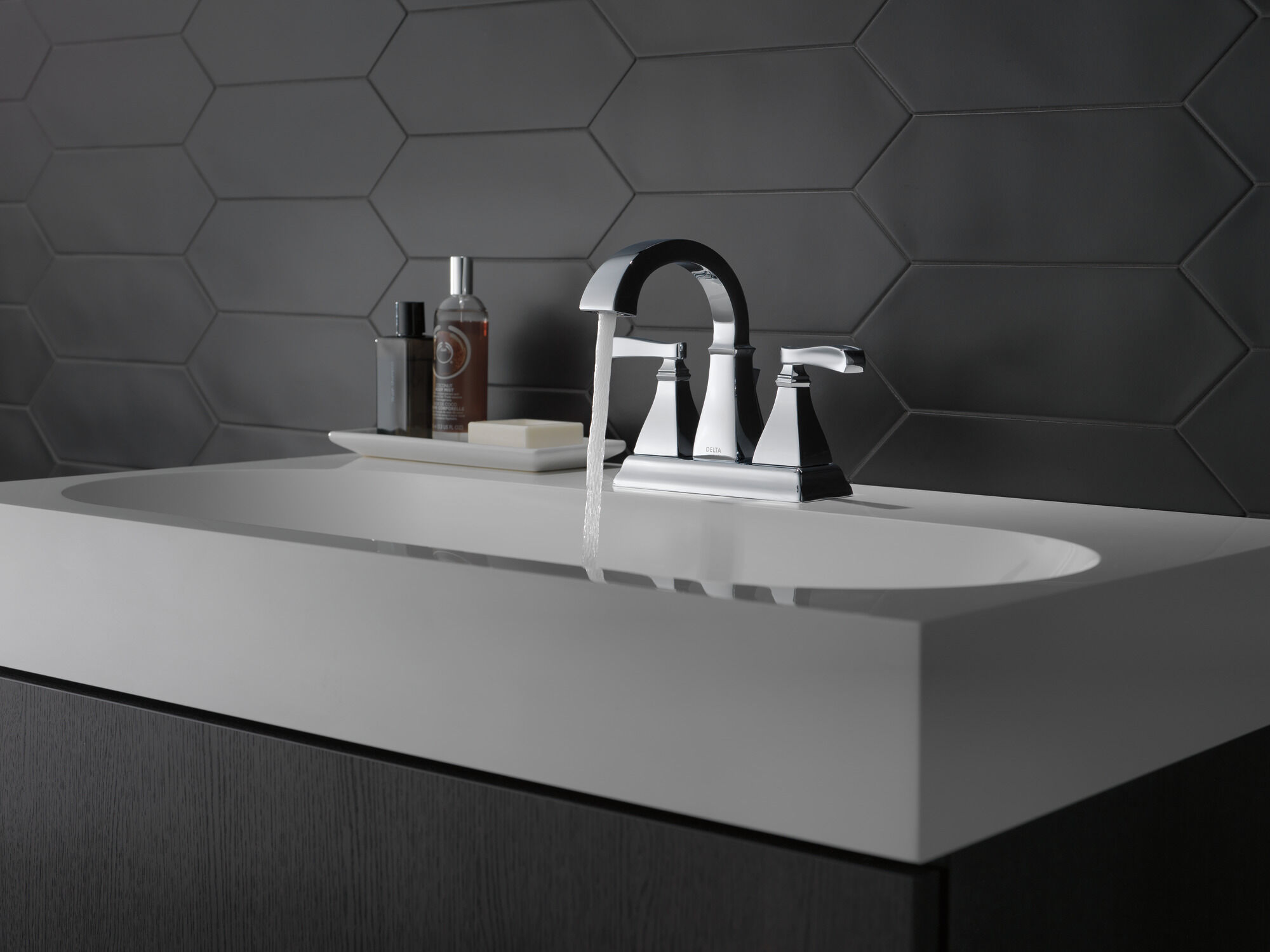 DELTAさま専用　新品　2本セット Two Handle Centerset Bathroom Faucet in Chrome 25718LF | Delta Faucet