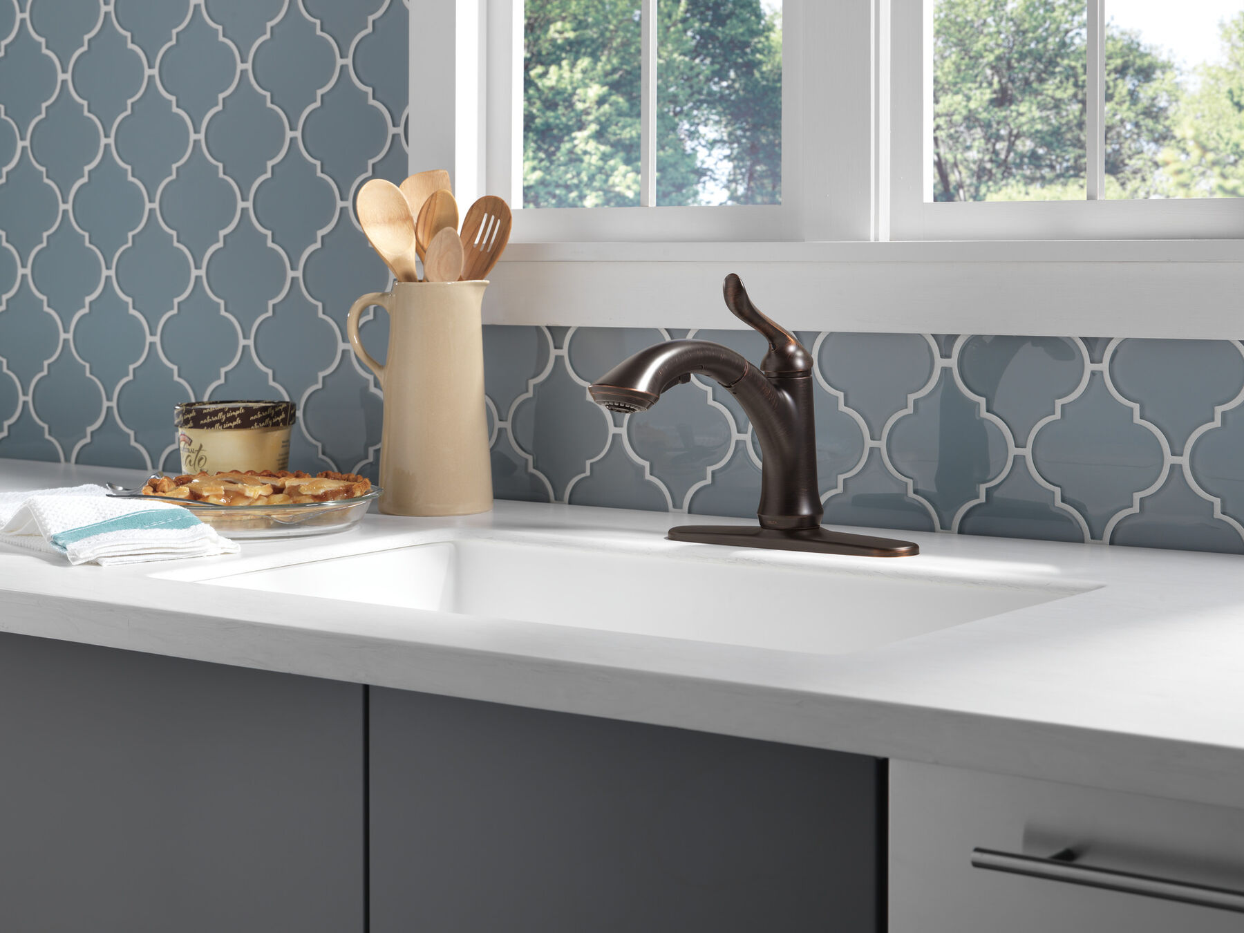 Single Handle PullOut Kitchen Faucet in Bronze 4353RBDST