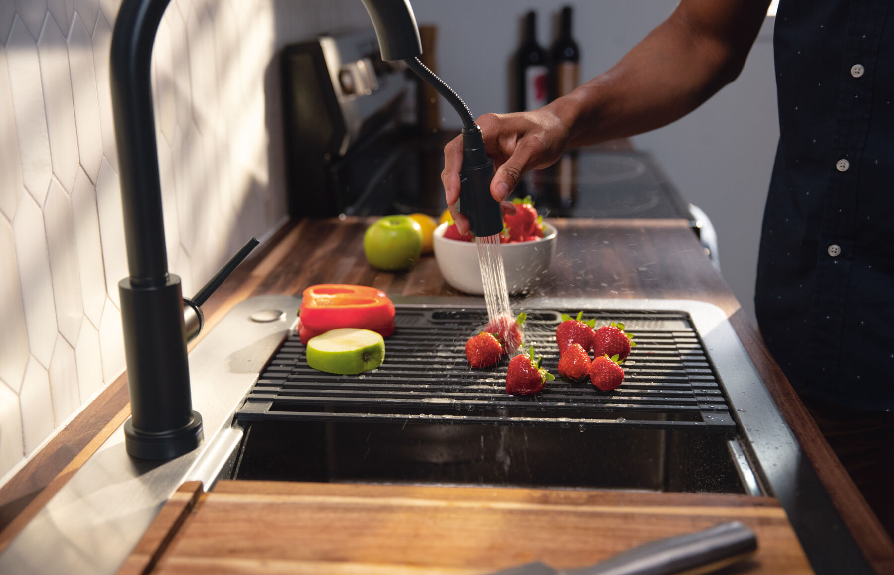Single Handle Pull-Down Kitchen Faucet with Touch<sub>2</sub>O&reg; Technology