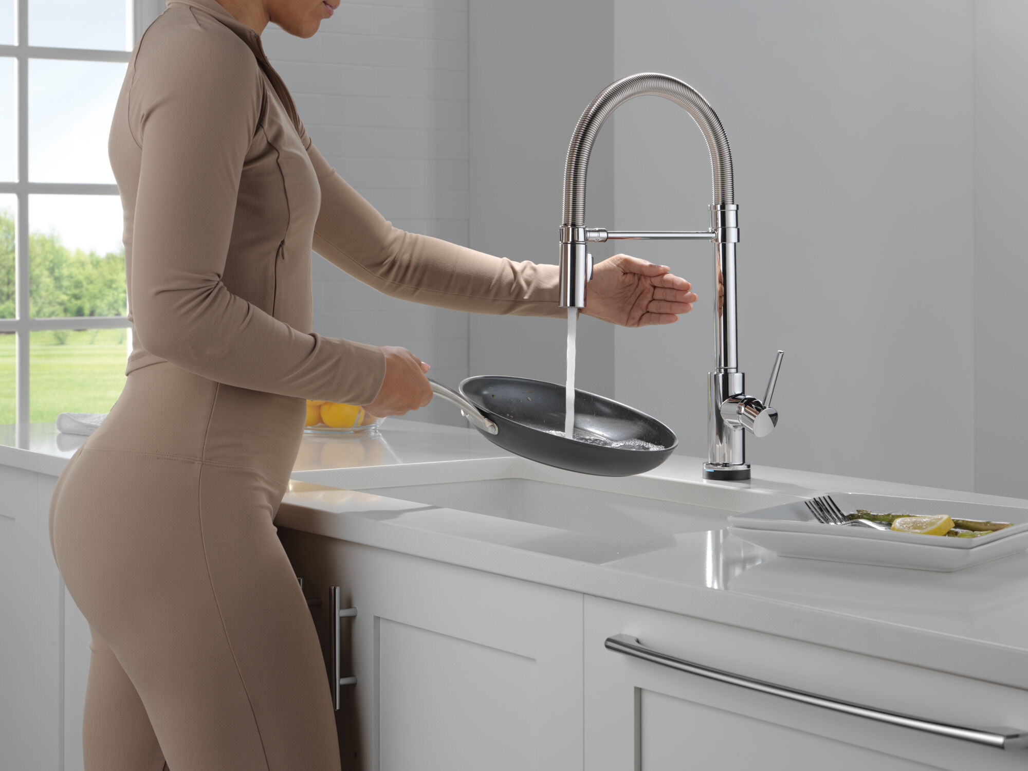 ティーポット Touch2O® Technology Kitchen Faucet with Touchless Technology in