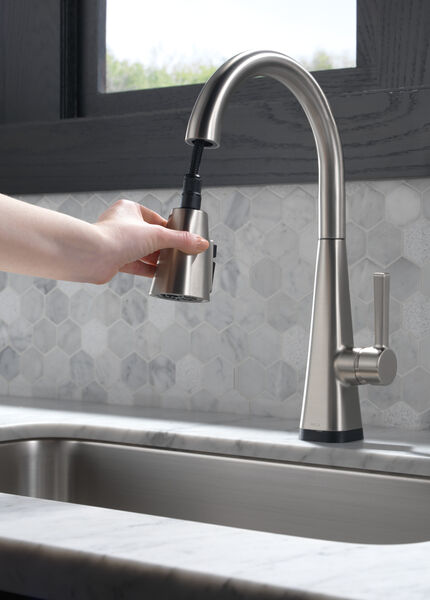 Single Handle Pull Down Kitchen Faucet With Touch2o Technology 19802tz Sp Dst Delta Faucet