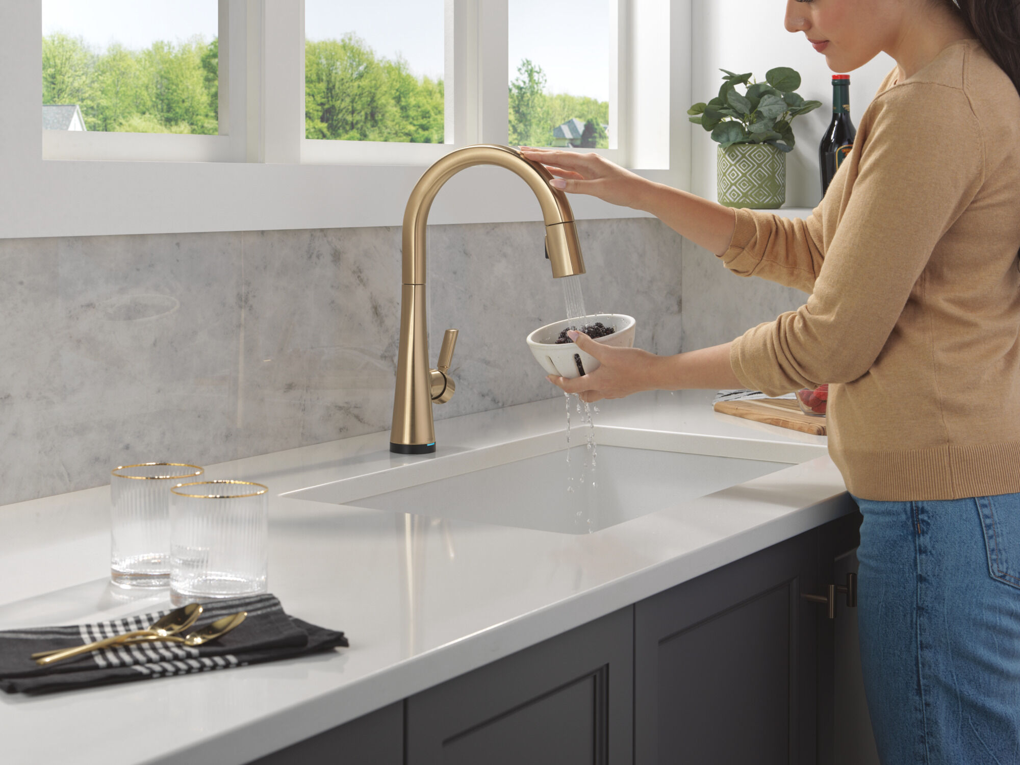 Touch2O® Technology Kitchen Faucet with Touchless Technology in