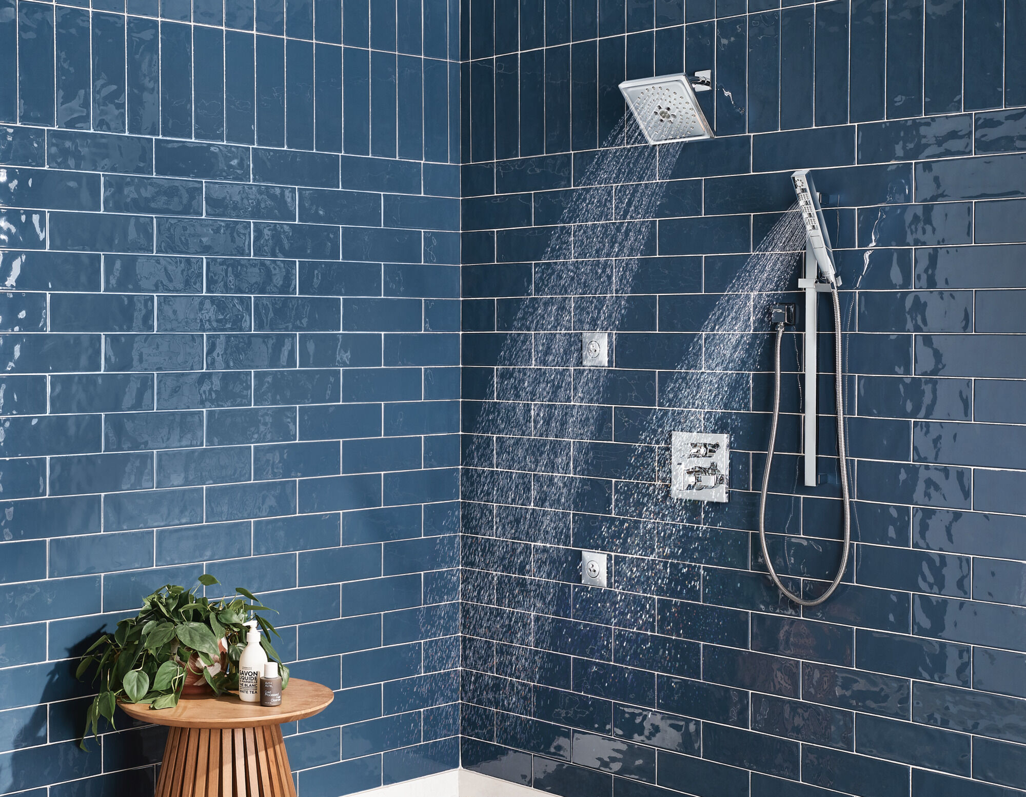 Angular Modern Monitor® 17 Series Valve Trim with 6-Setting