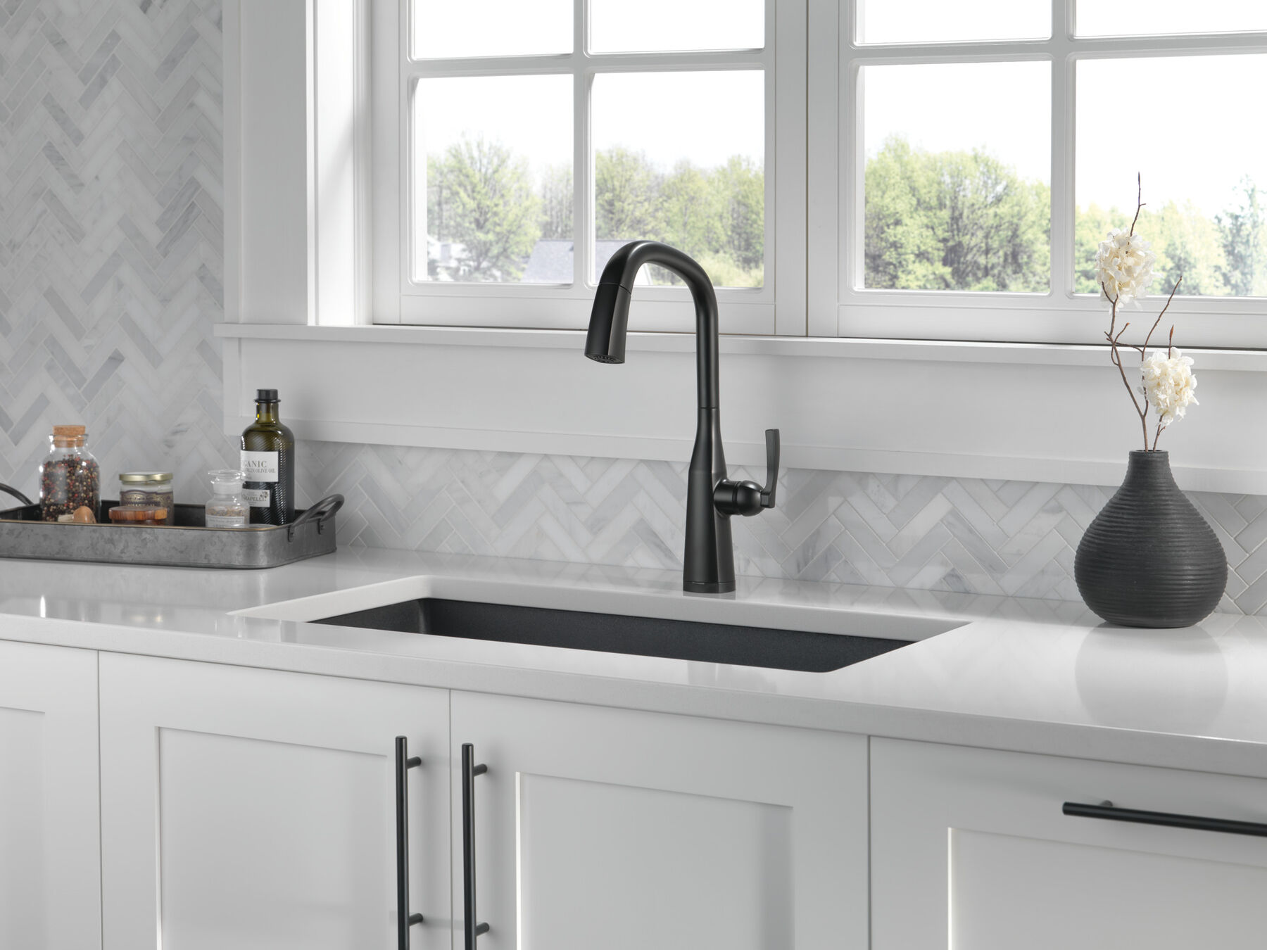 Single Handle Pull Down Kitchen Faucet with Touch 2O Technology in ...