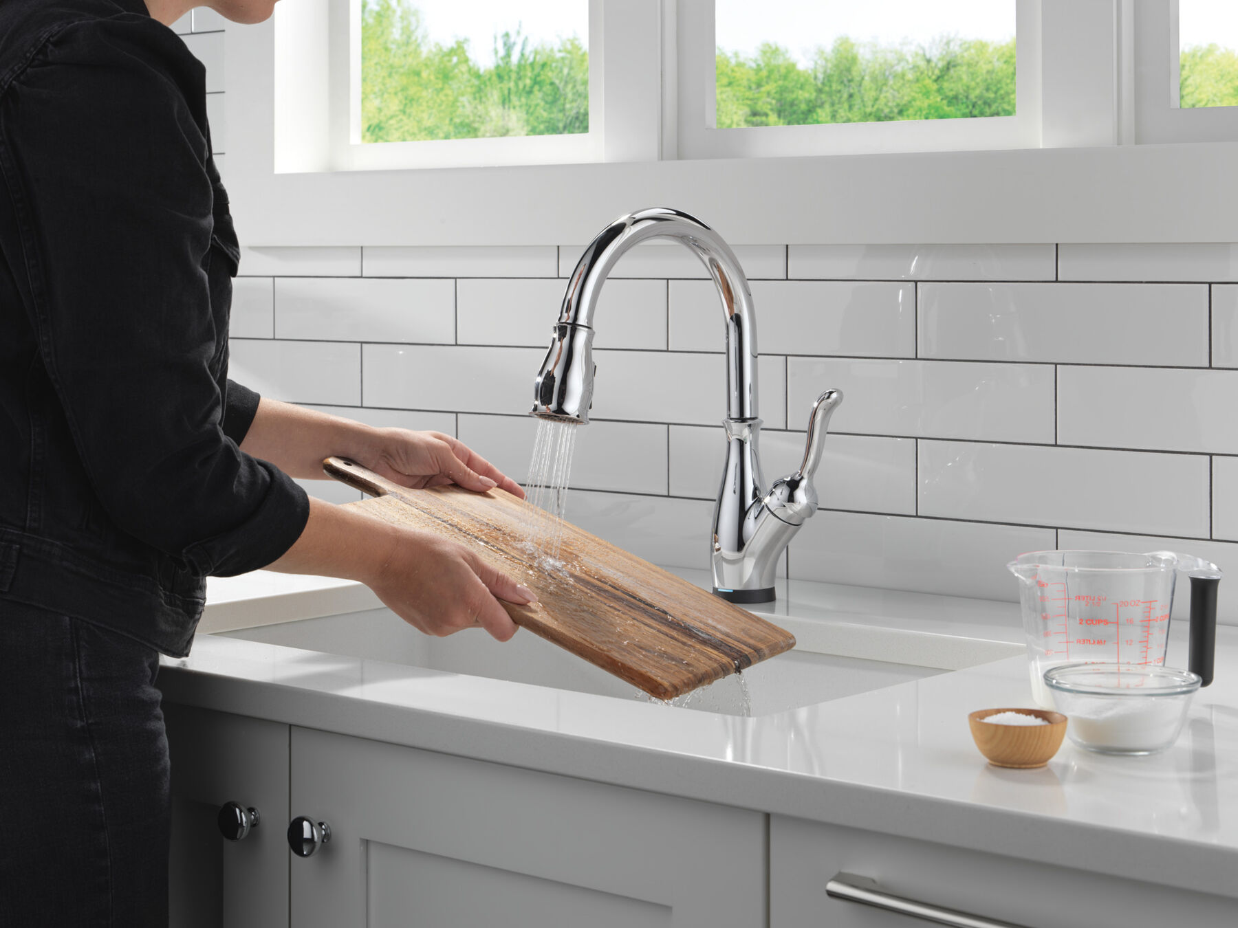 Touch<sub>2</sub>O® Technology Kitchen Faucet with Touchless Technology, image 7