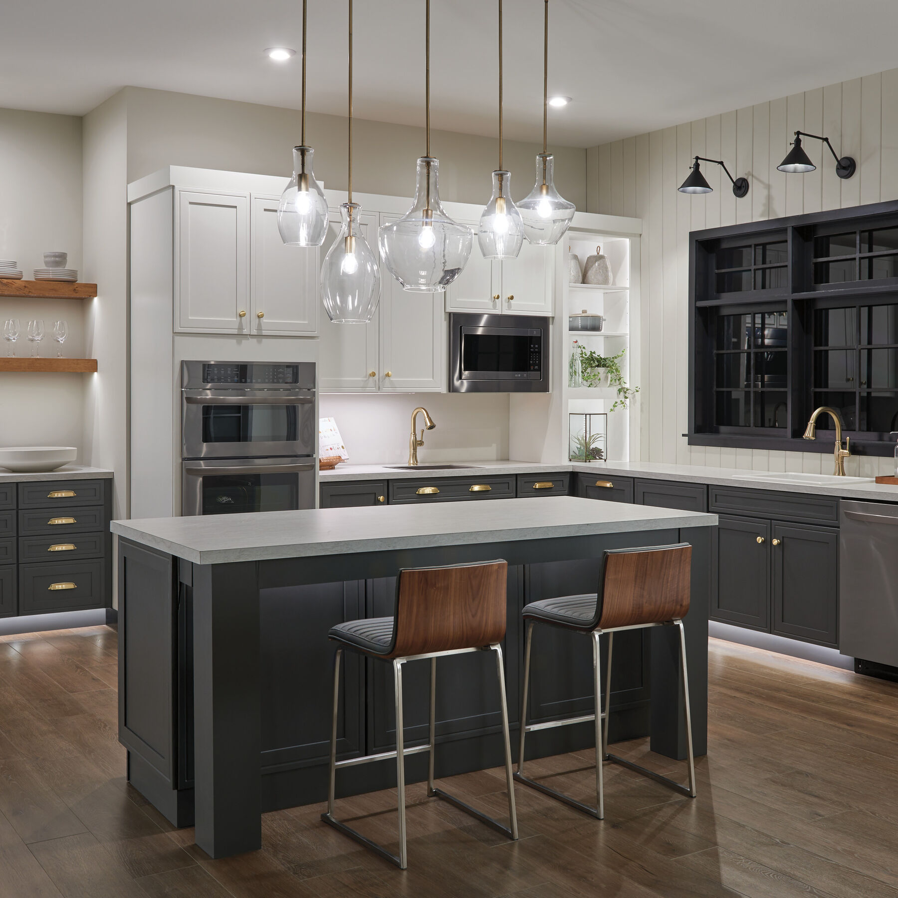 Single Handle Pulldown Kitchen Faucet in Lumicoat® Champagne Bronze