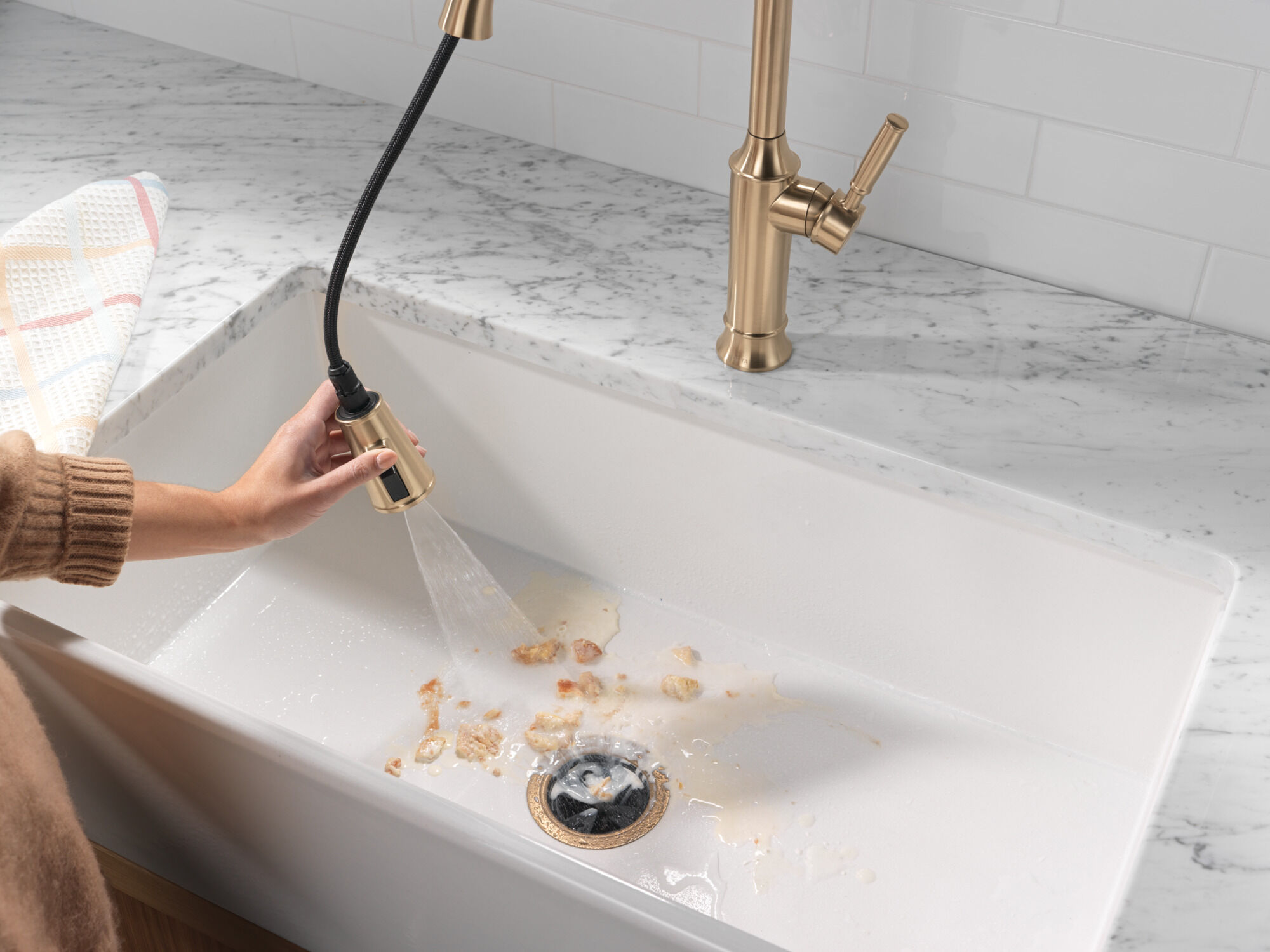Single Handle Pull-Down Kitchen Faucet in Lumicoat® Champagne