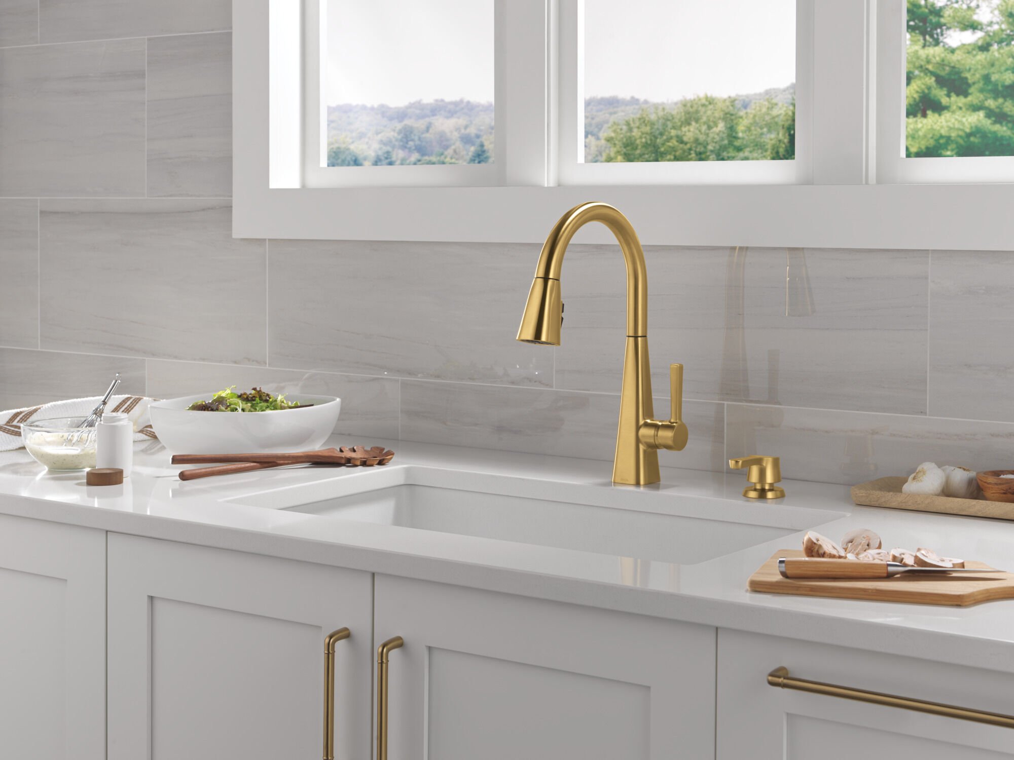 Single-Handle Pull-Down Kitchen Faucet in Brushed Gold 19802Z-GB