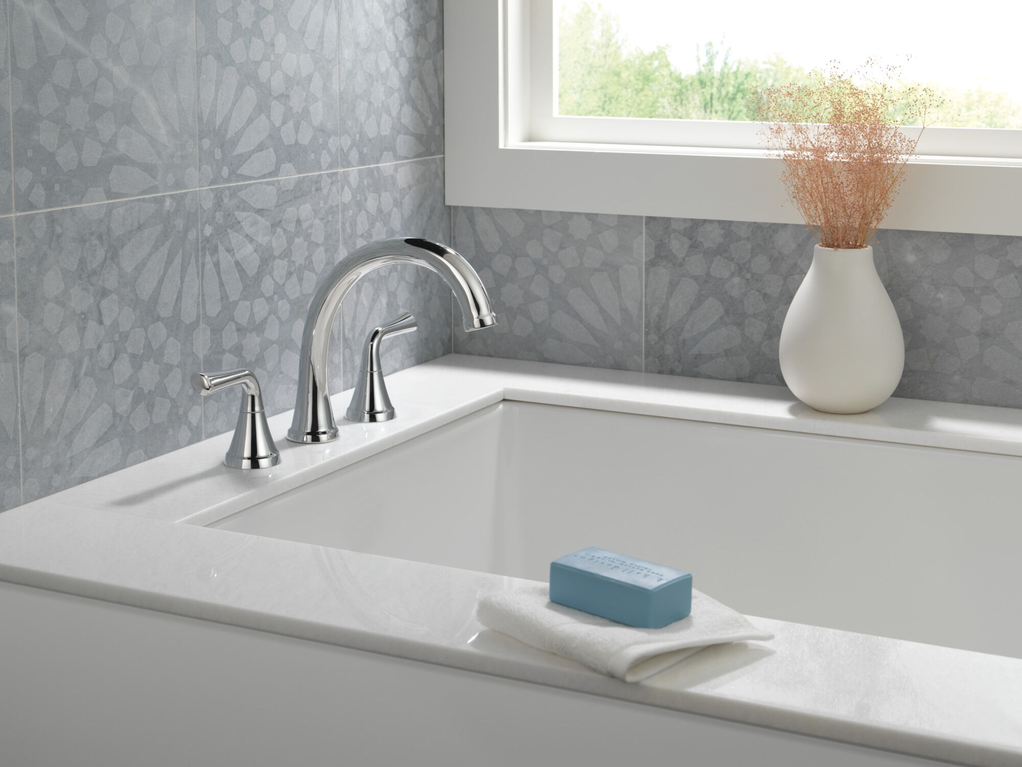 Roman Tub Trim in Chrome T2733 | Delta Faucet