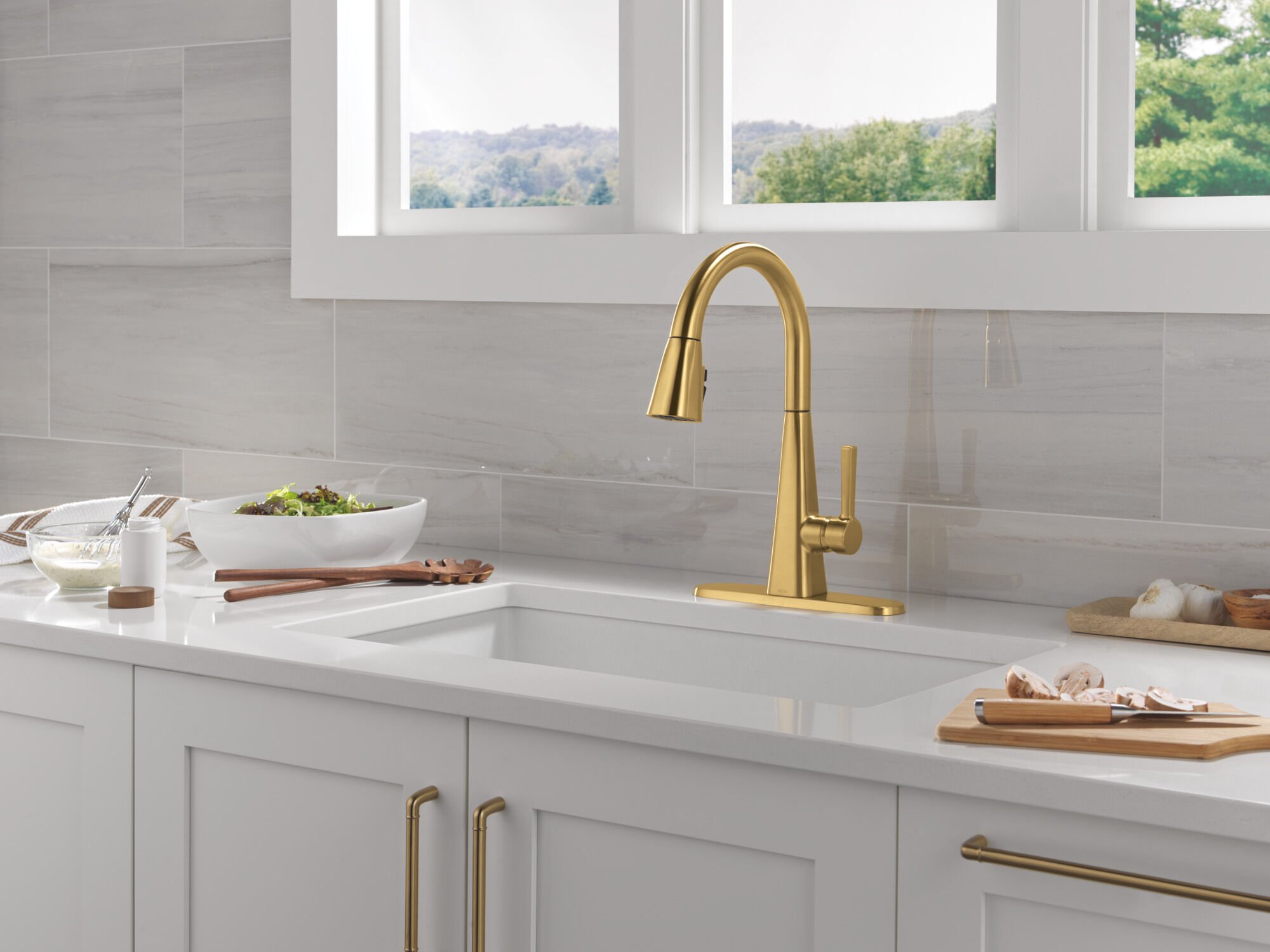 Single-Handle Pull-Down Kitchen Faucet in Brushed Gold 19802Z-GB