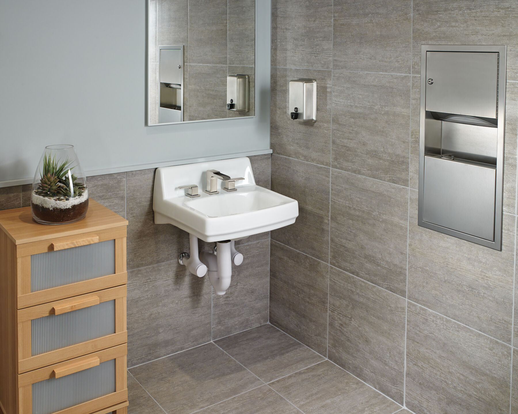 Two Handle Widespread Channel Bathroom Faucet in Chrome — thumbnail 2