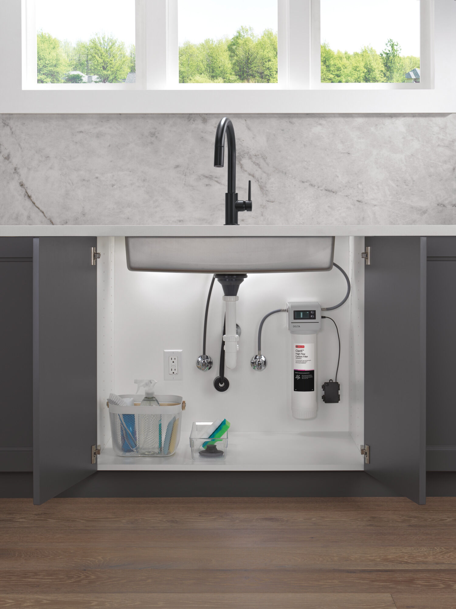 Single Handle Pull-Down Kitchen Faucet in Matte Black 9159-BL-DST