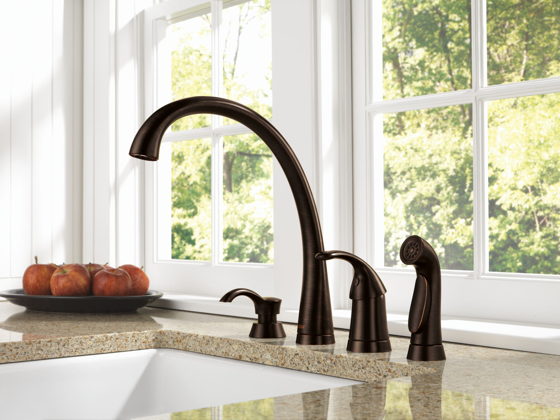 Single Handle Kitchen Faucet with Spray in Bronze 4380RBDST