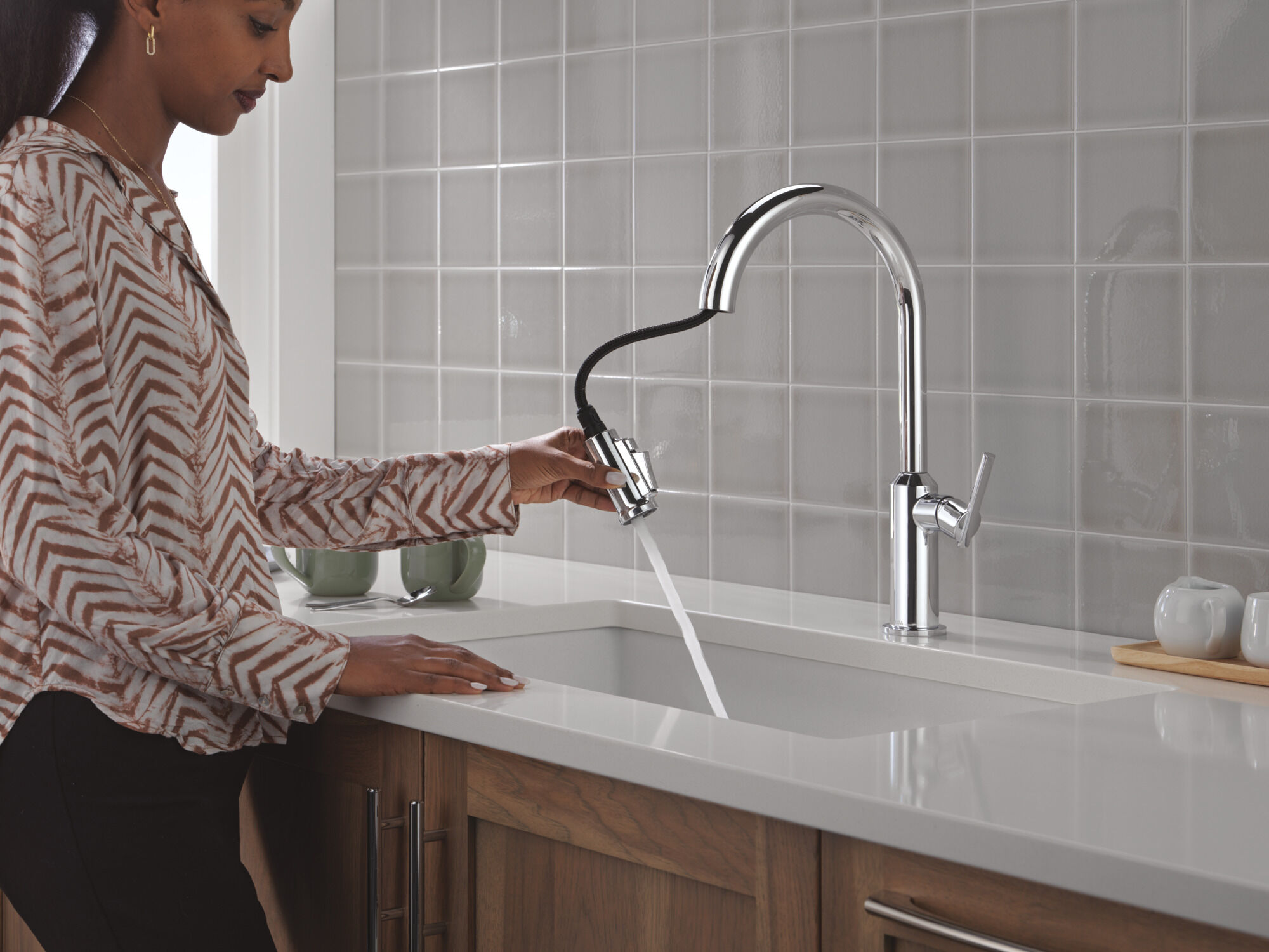 Single Handle Pull-Down Kitchen Faucet in Lumicoat® Chrome 9185-PR