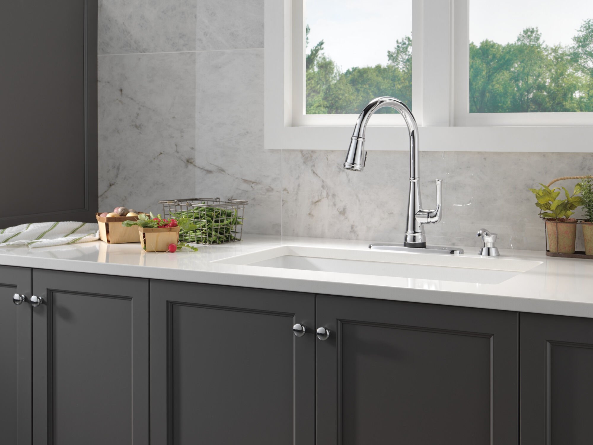 Single Handle Pull-Down Kitchen Faucet with Touch2O® Technology