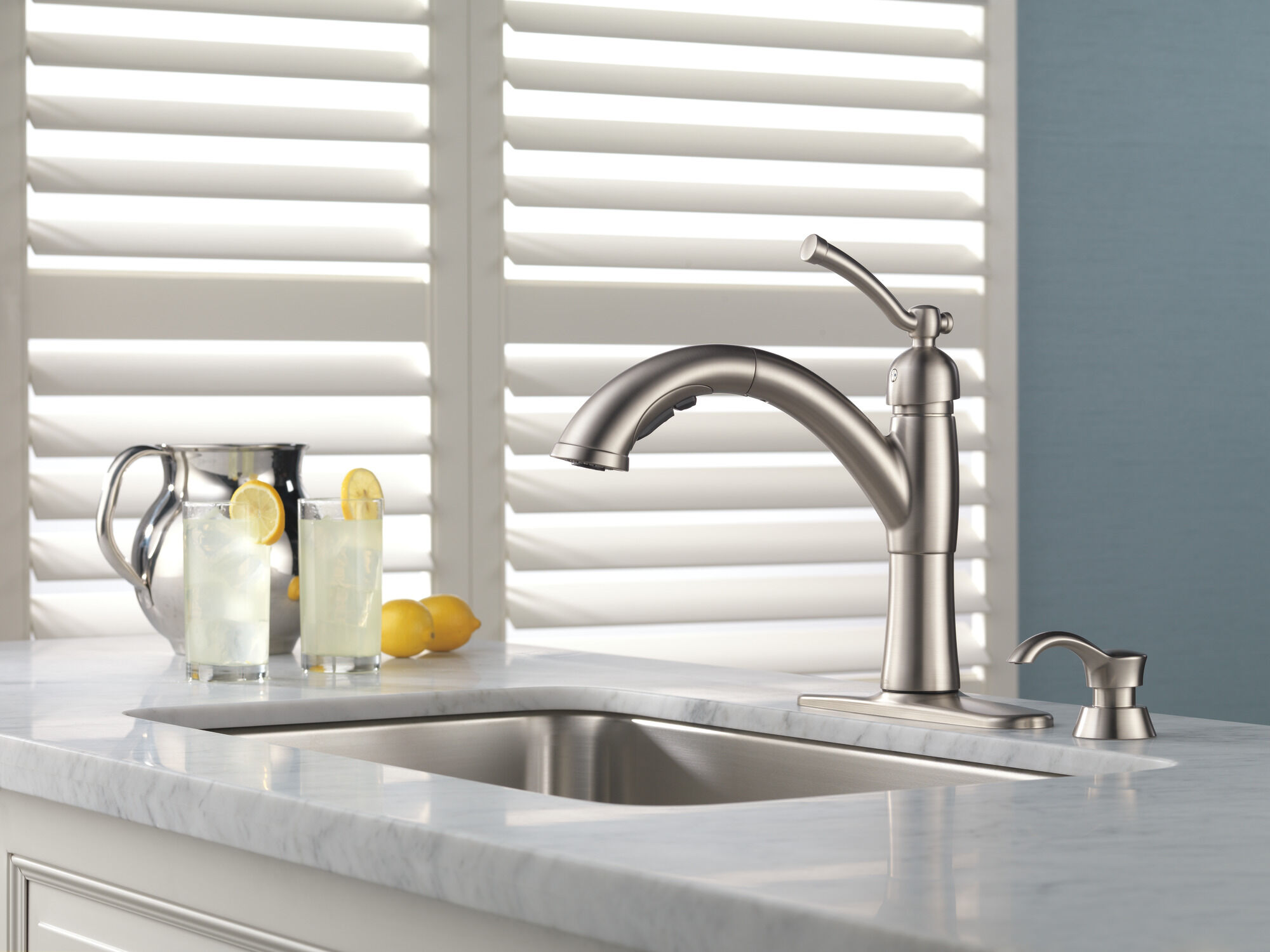 Single Handle Pull-Out Kitchen Faucet with Soap Dispenser in