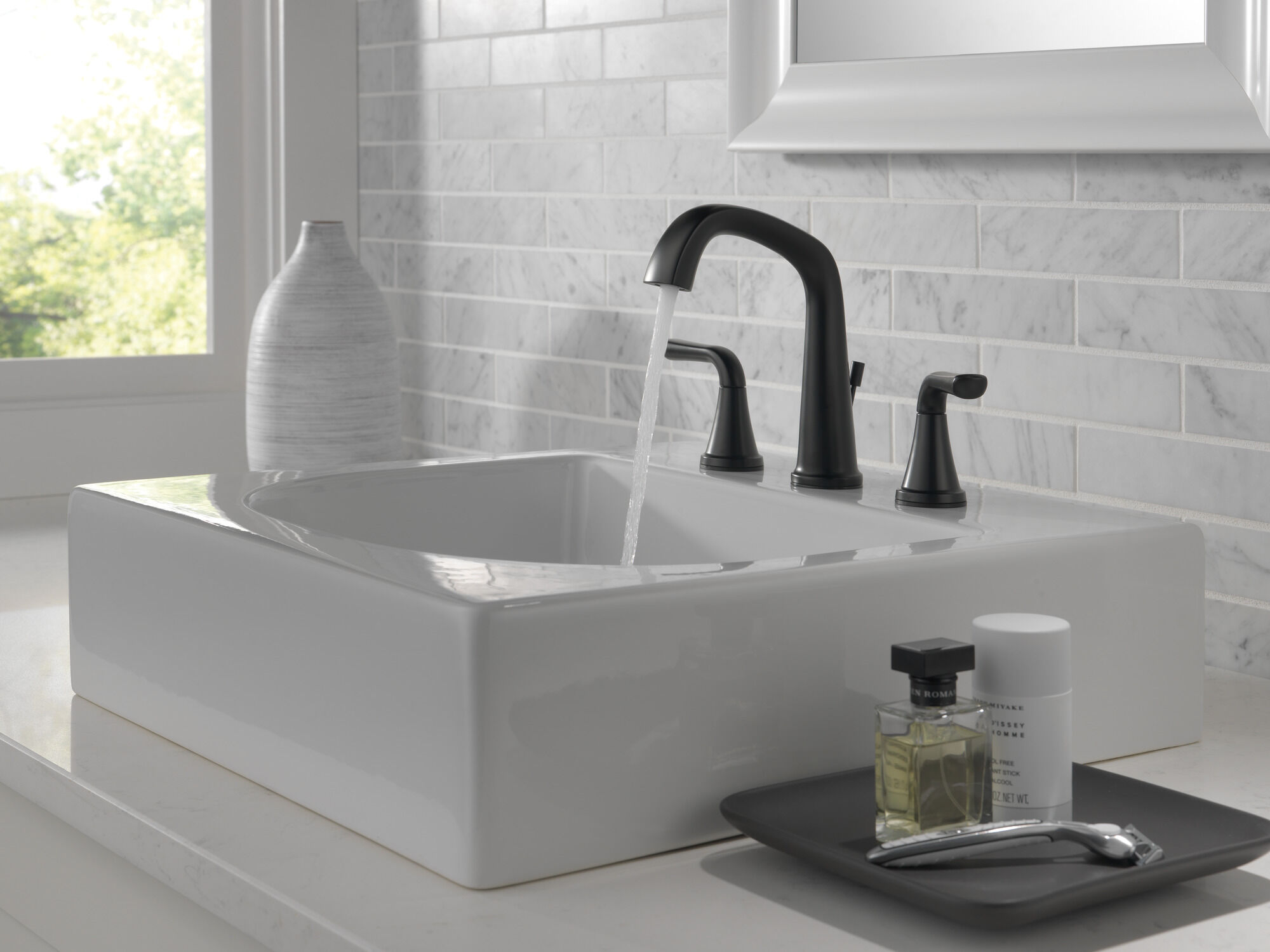 Two Handle Widespread Bathroom Faucet in Matte Black 35890LF-BL