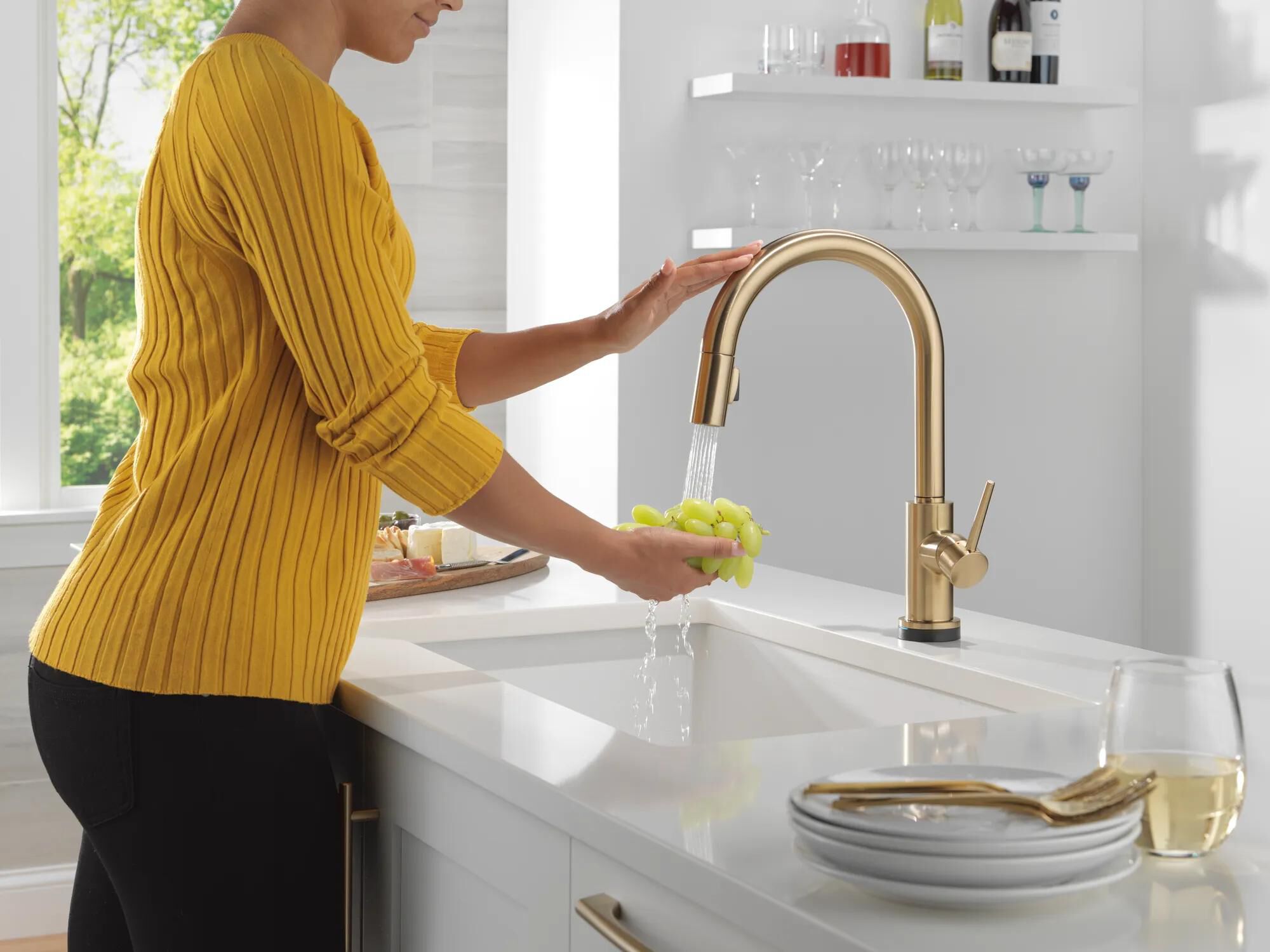 Touchless Pulldown Kitchen Faucet (Recertified) in Champagne