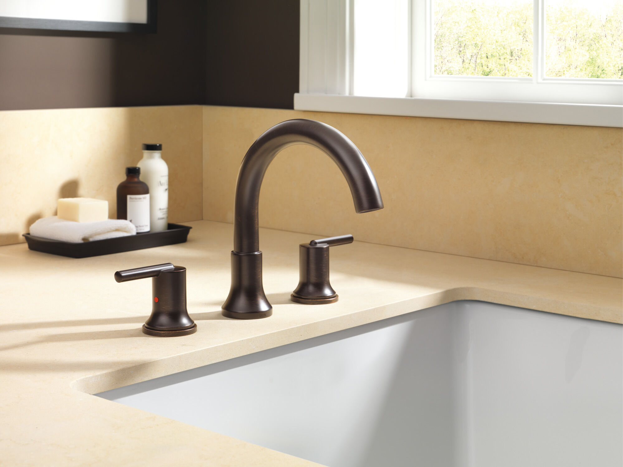 Roman Tub Trim in Venetian Bronze T2759-RB | Delta Faucet