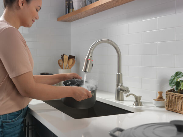 single handle pull down kitchen faucet 19791l spsd dst delta faucet