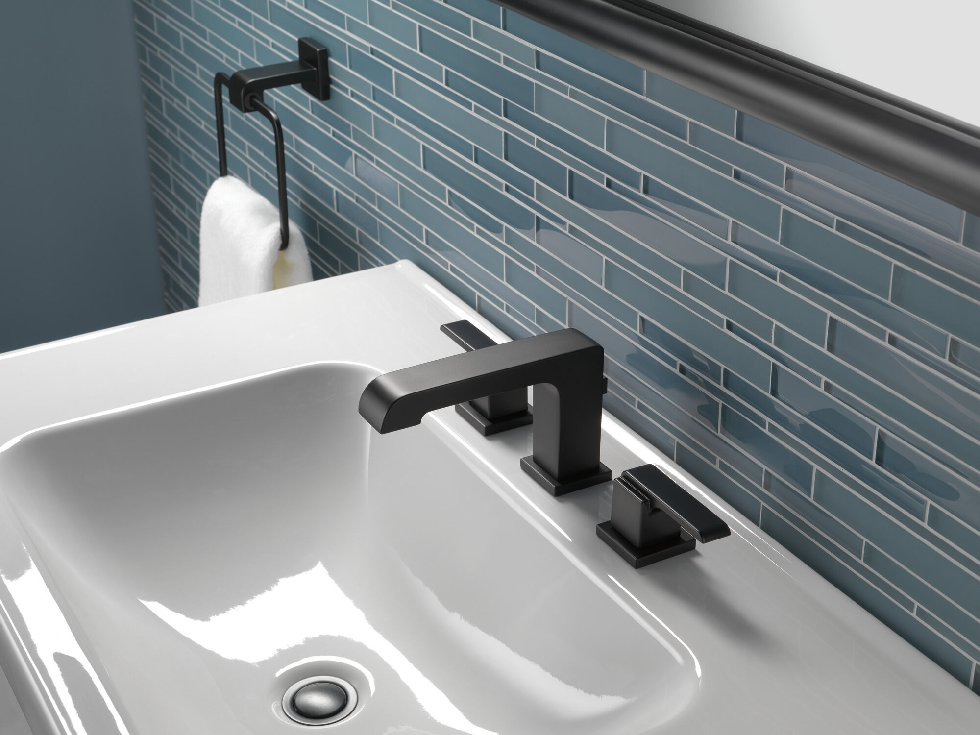 Two Handle Widespread Bathroom Faucet in Matte Black 3567-BLMPU