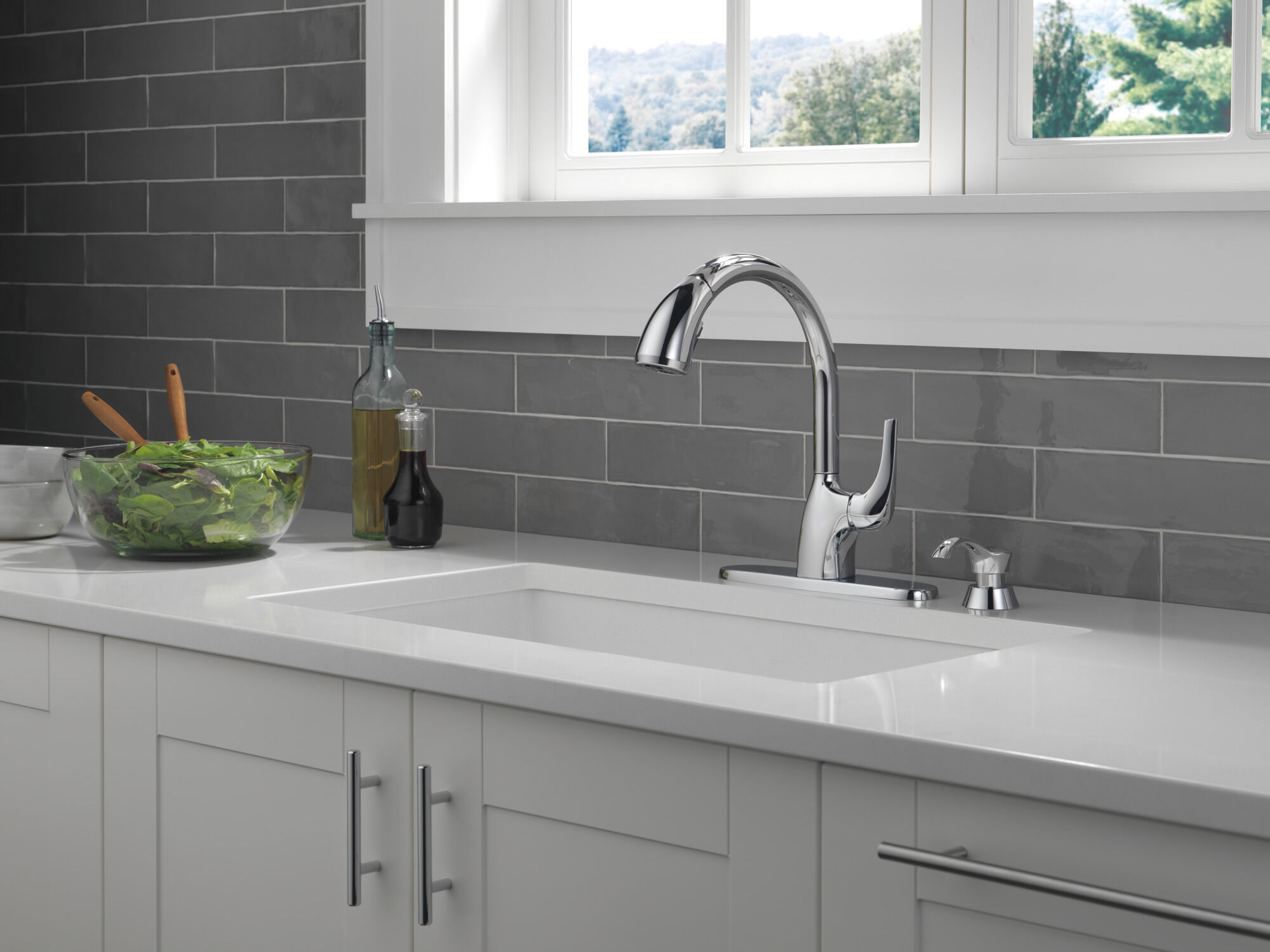 Single Handle Pull-Out Kitchen Faucet in Chrome 19794Z-SD-DST