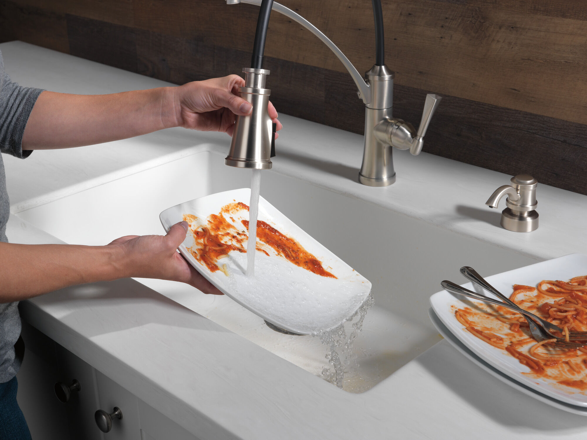 ブルンスタ　デルタスピン Delta Valdosta Spotshield Stainless Single Handle Pull-down