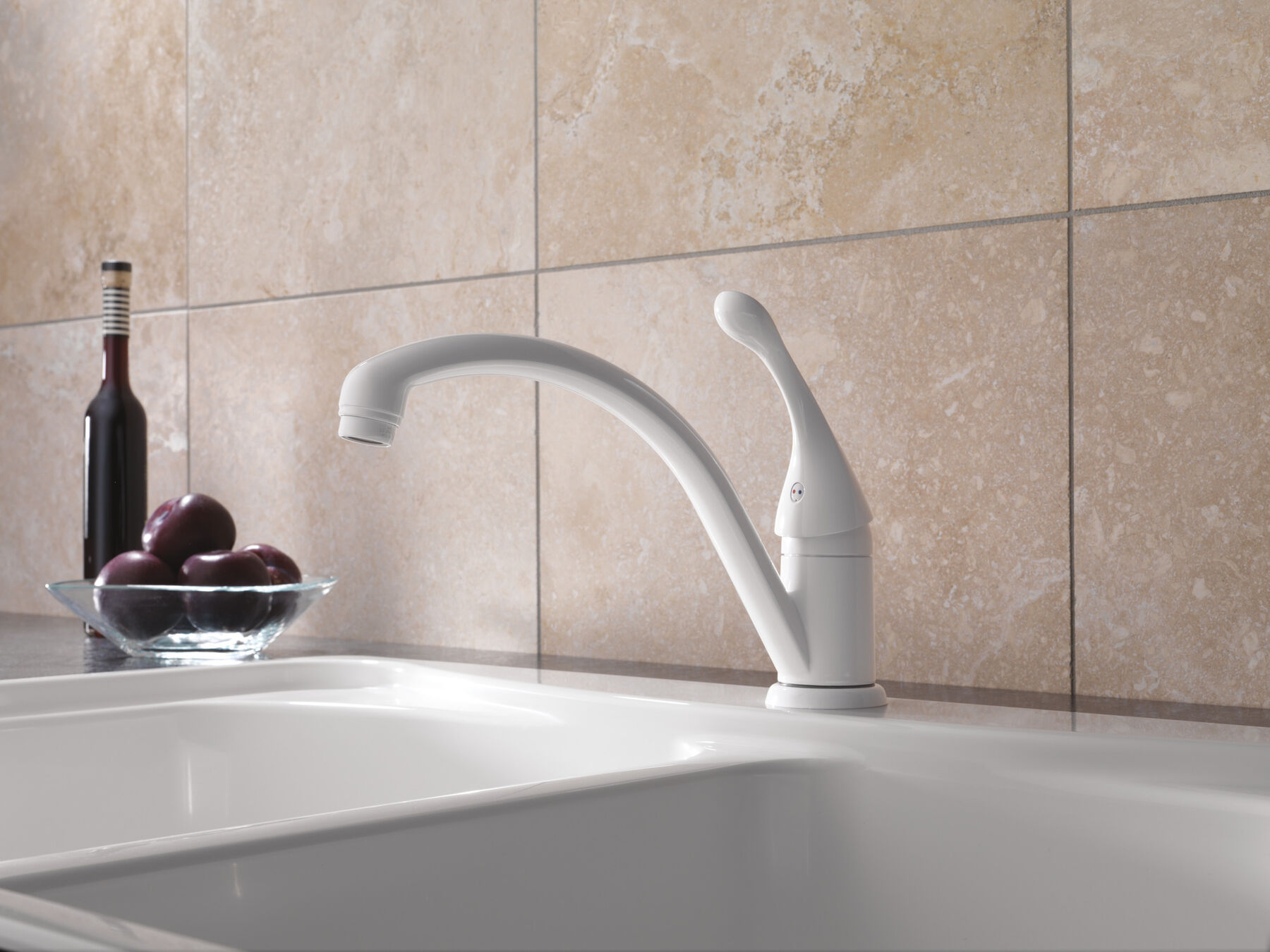 Single Handle Kitchen Faucet In White