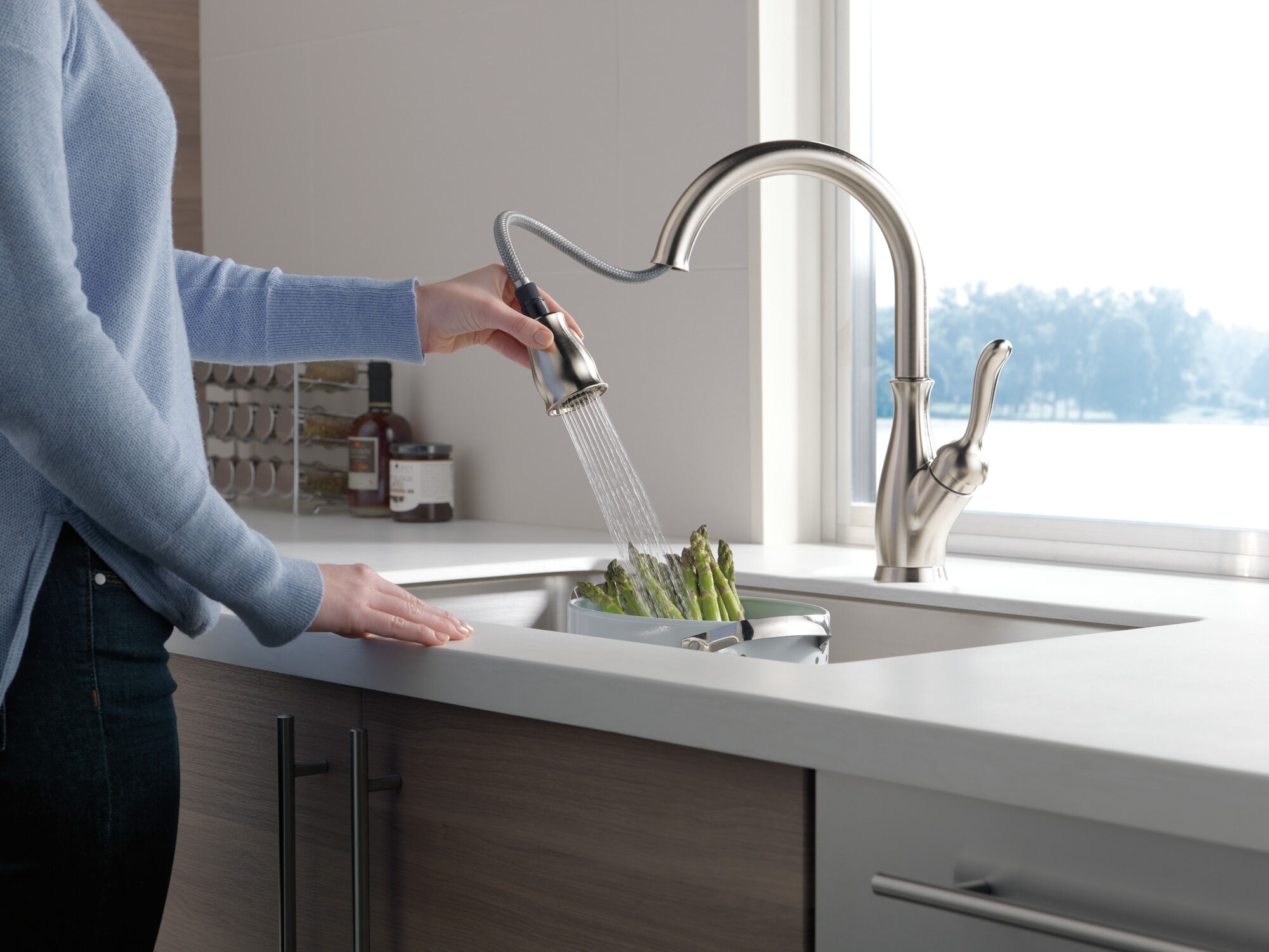 Kitchen Single Handle Pull Down Faucet in Stainless 19978-SS-DST