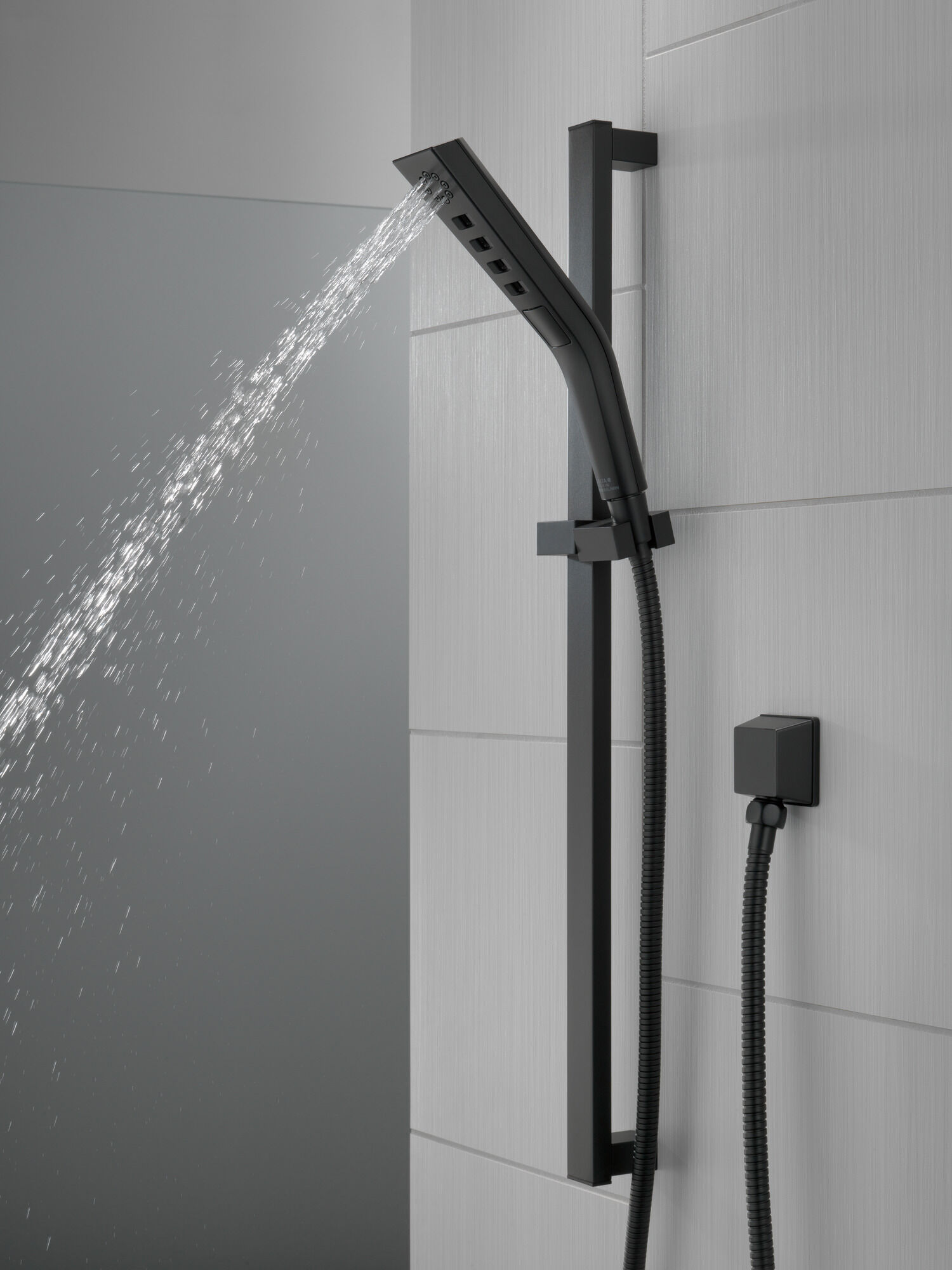 Delta Slide Bar Handbrause Mit Schlauch, Mattschwarz – Verstellbare Halterung, WaterSense-zertifiziert, 60-82" Schlauch
