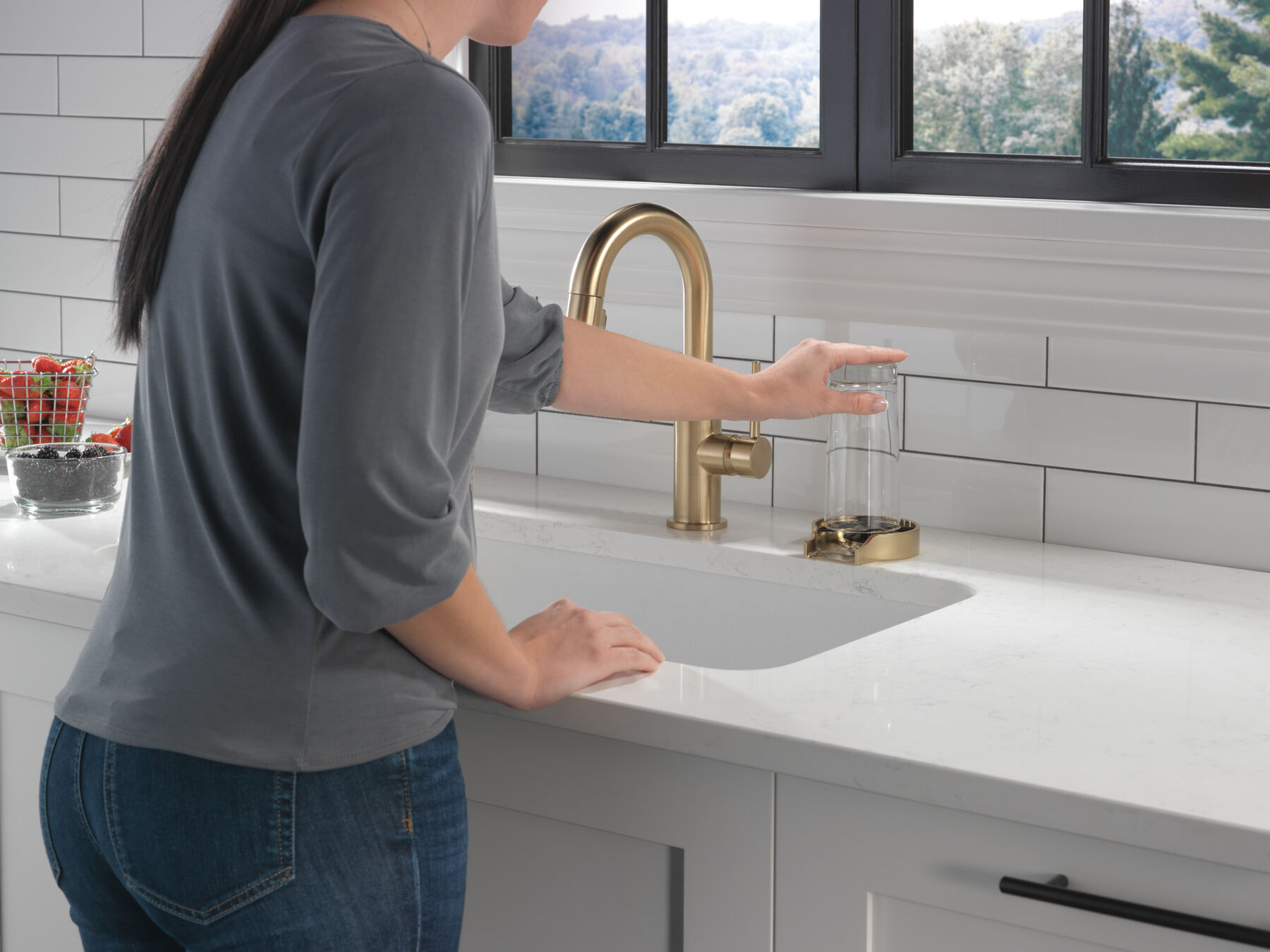 Metal Glass Rinser in Champagne Bronze GR250CZ Delta Faucet