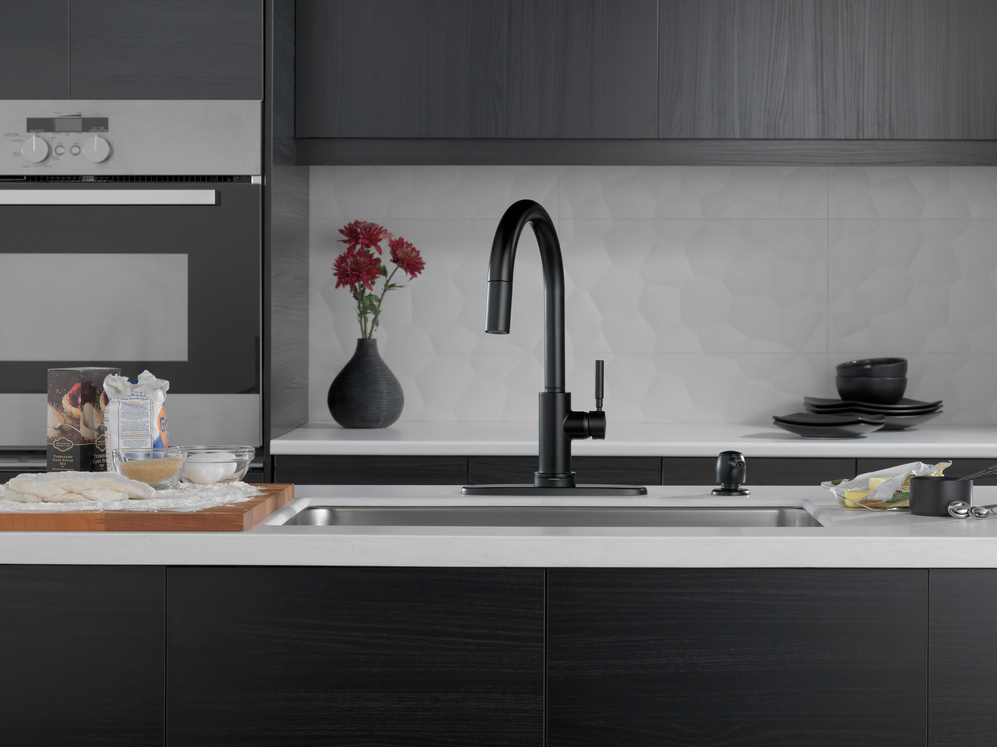 Single Handle Pull-Down Kitchen Faucet with Touch2O® Technologyand