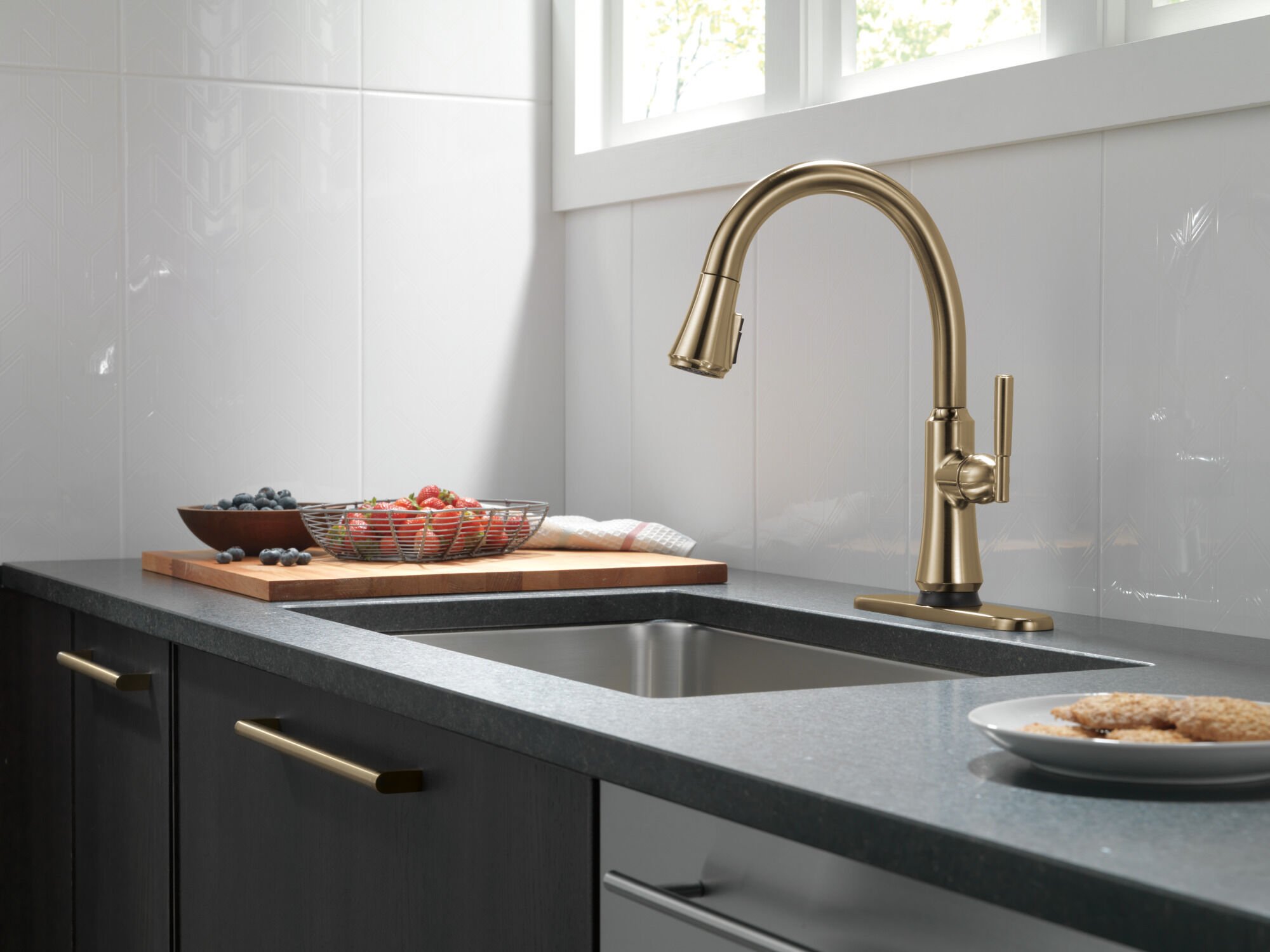Single Handle Pull-Down Kitchen Faucet with Touch2O® Technology