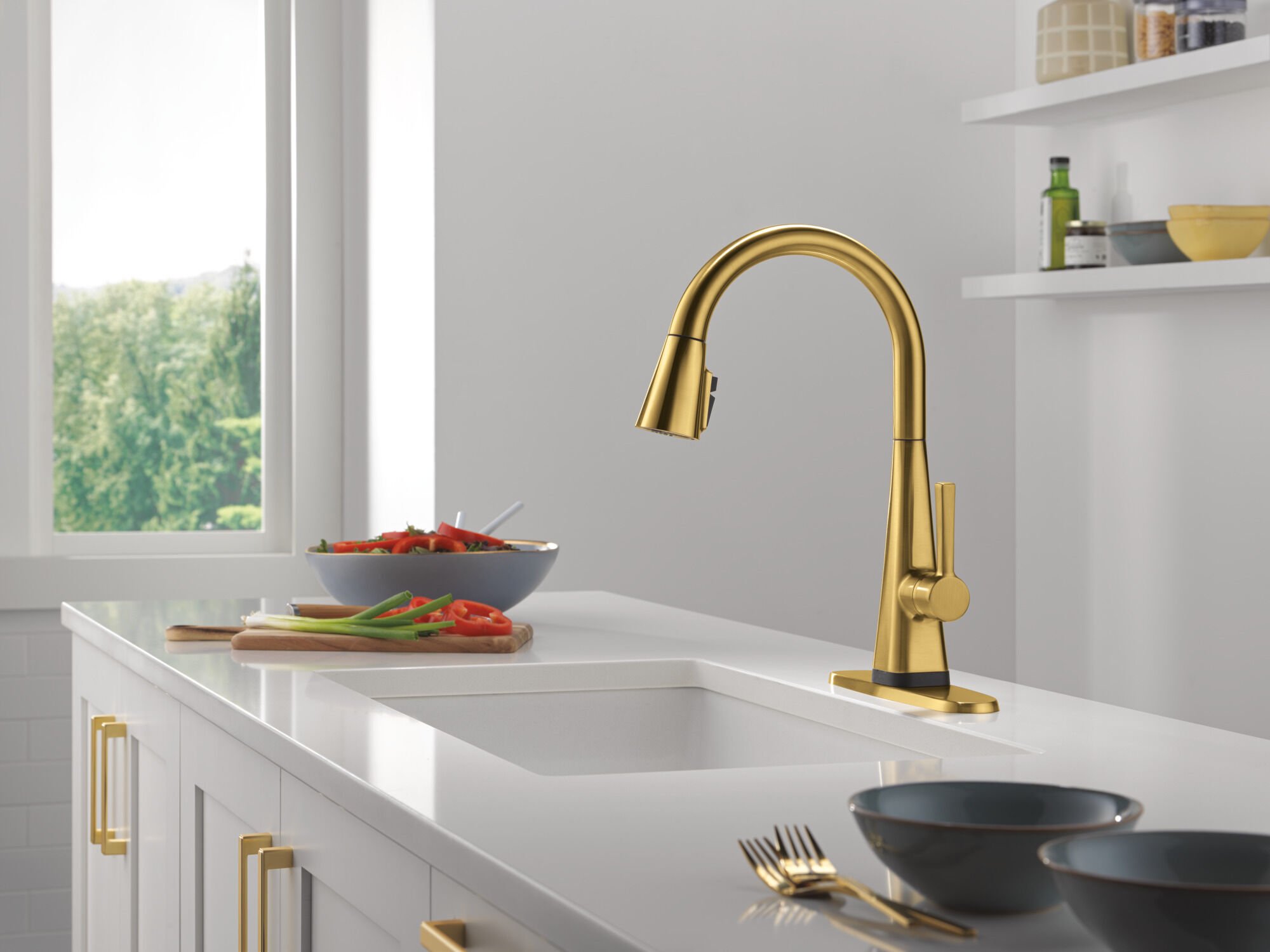 Single-Handle Pull-Down Kitchen Faucet with Touch2O® Technology in