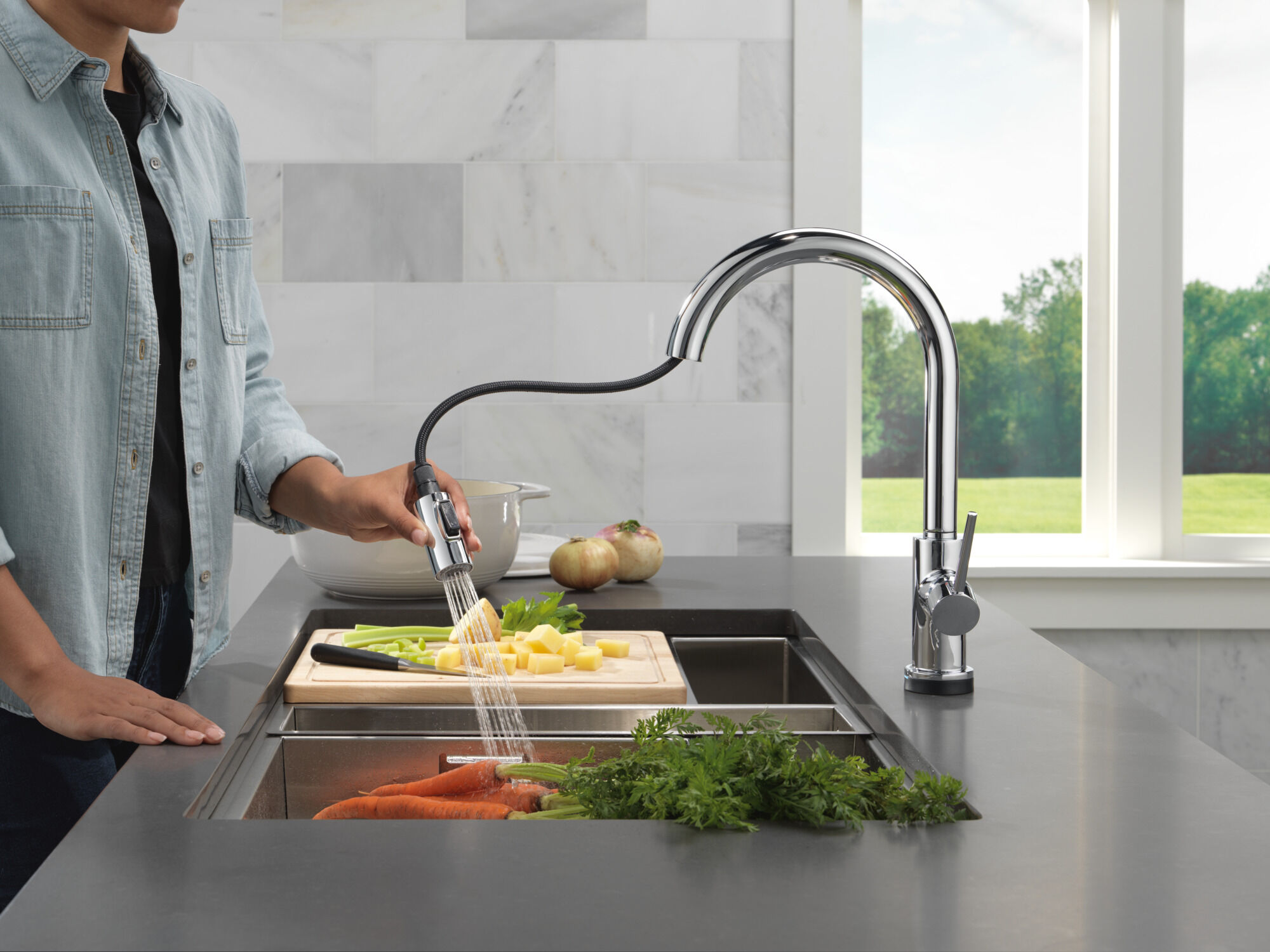VoiceIQ® Kitchen Faucet with Touch2O® Technology with Touchless